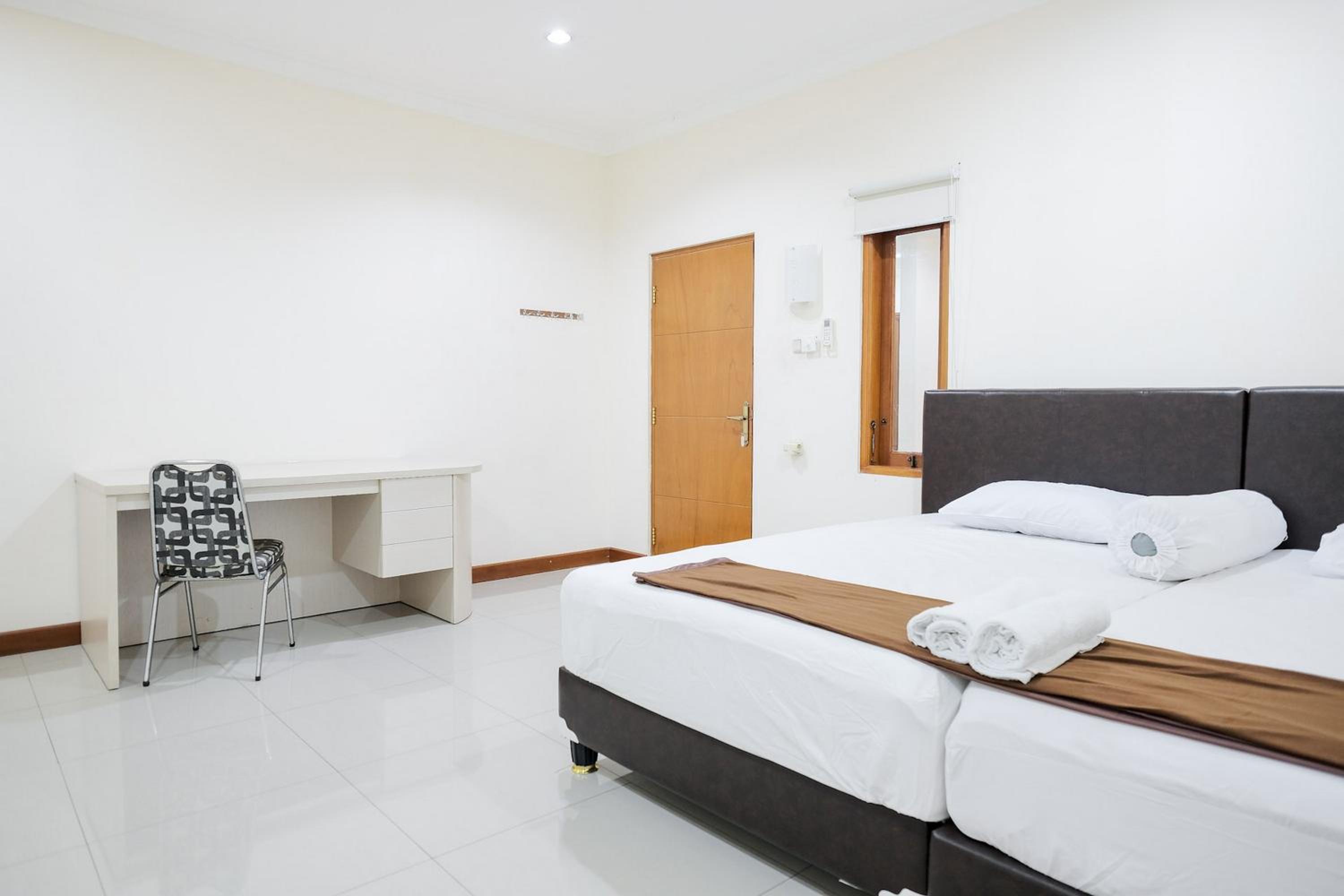 Standard Double Room - Photo 7