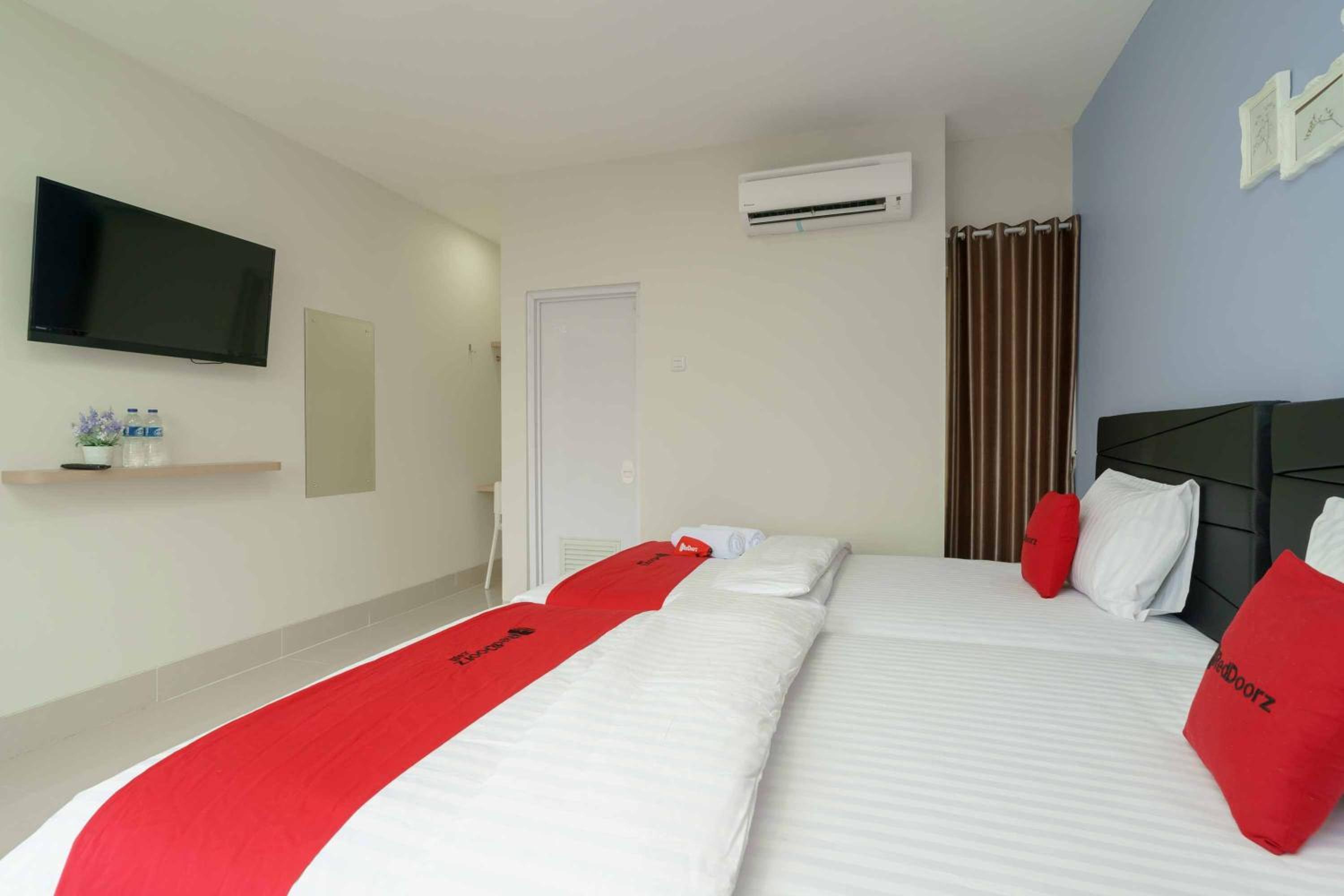 Deluxe Double or Twin Room - Photo 8