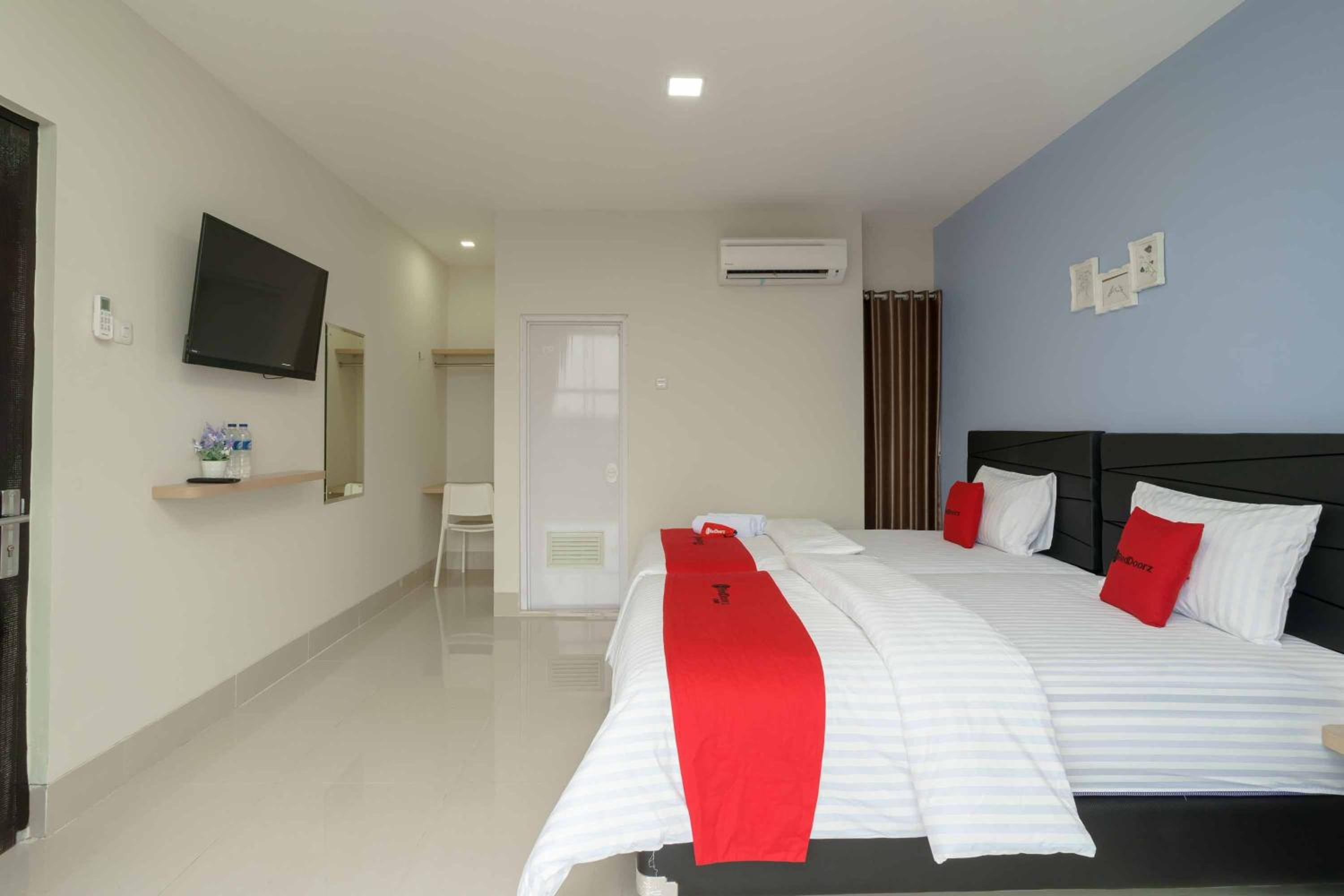 Deluxe Double or Twin Room - Photo 9