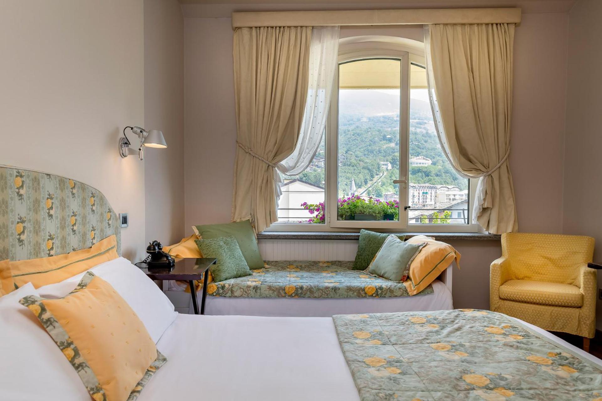 Triple room with extra bed and View - Photo 3