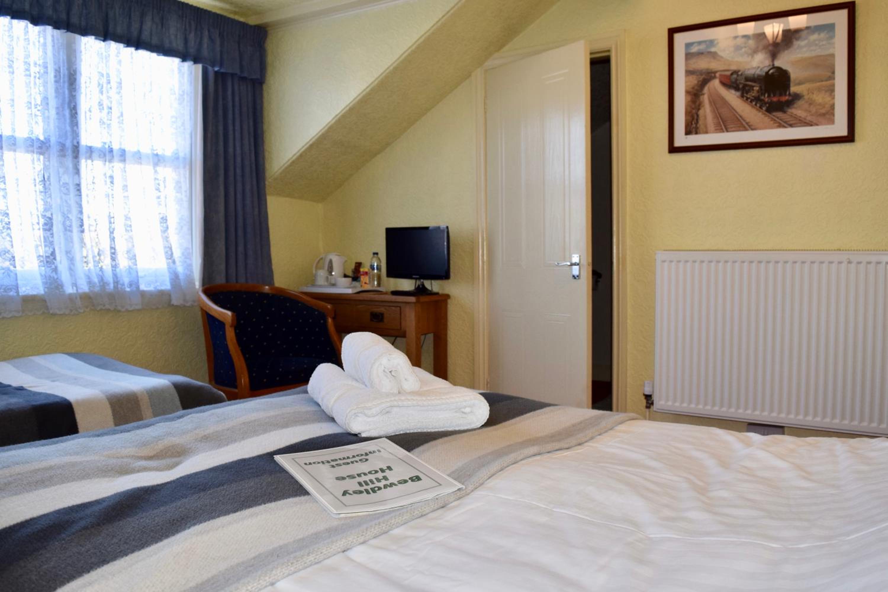 Double or Twin Room photo 3