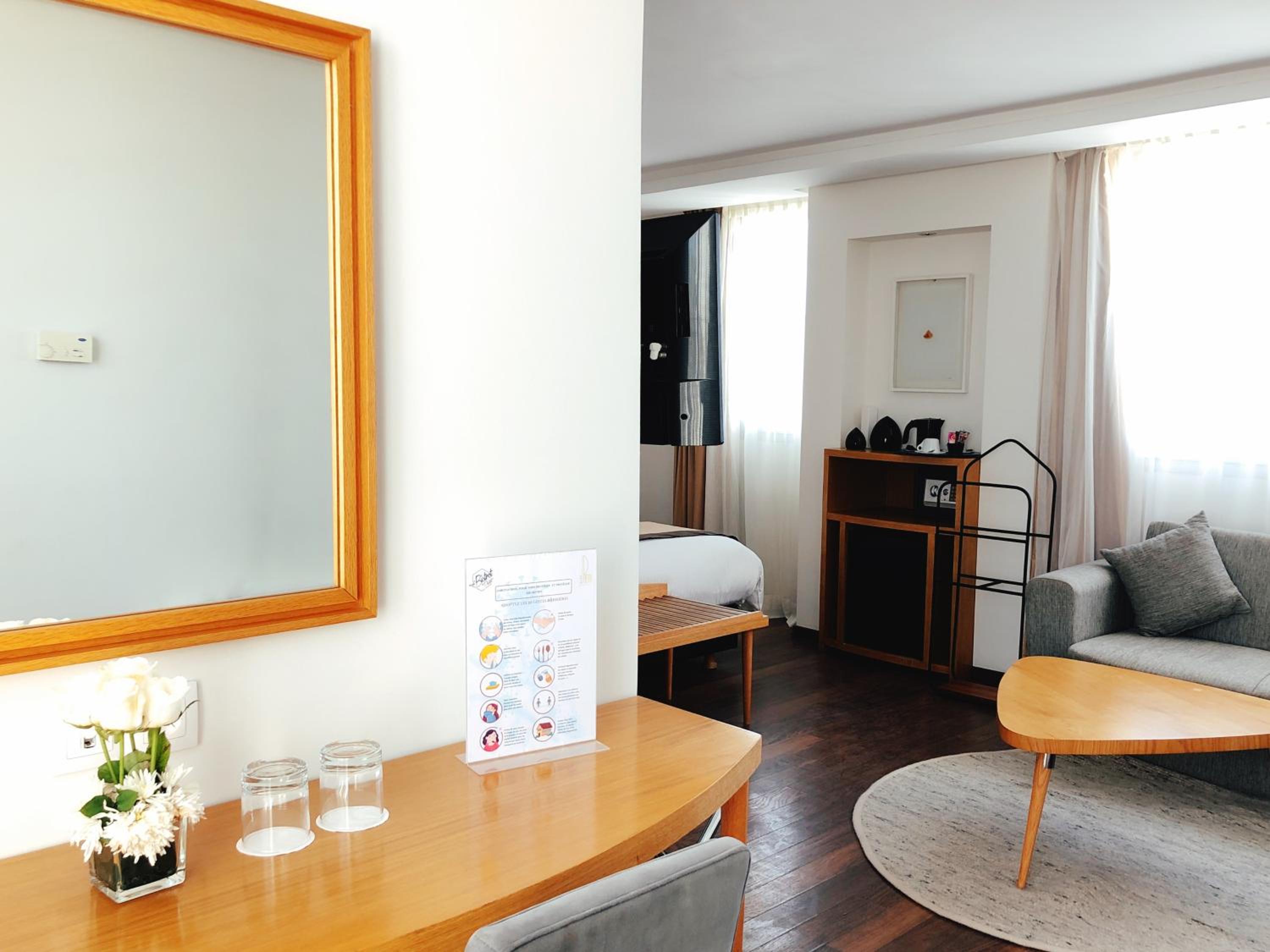 King Suite with Balcony photo 2