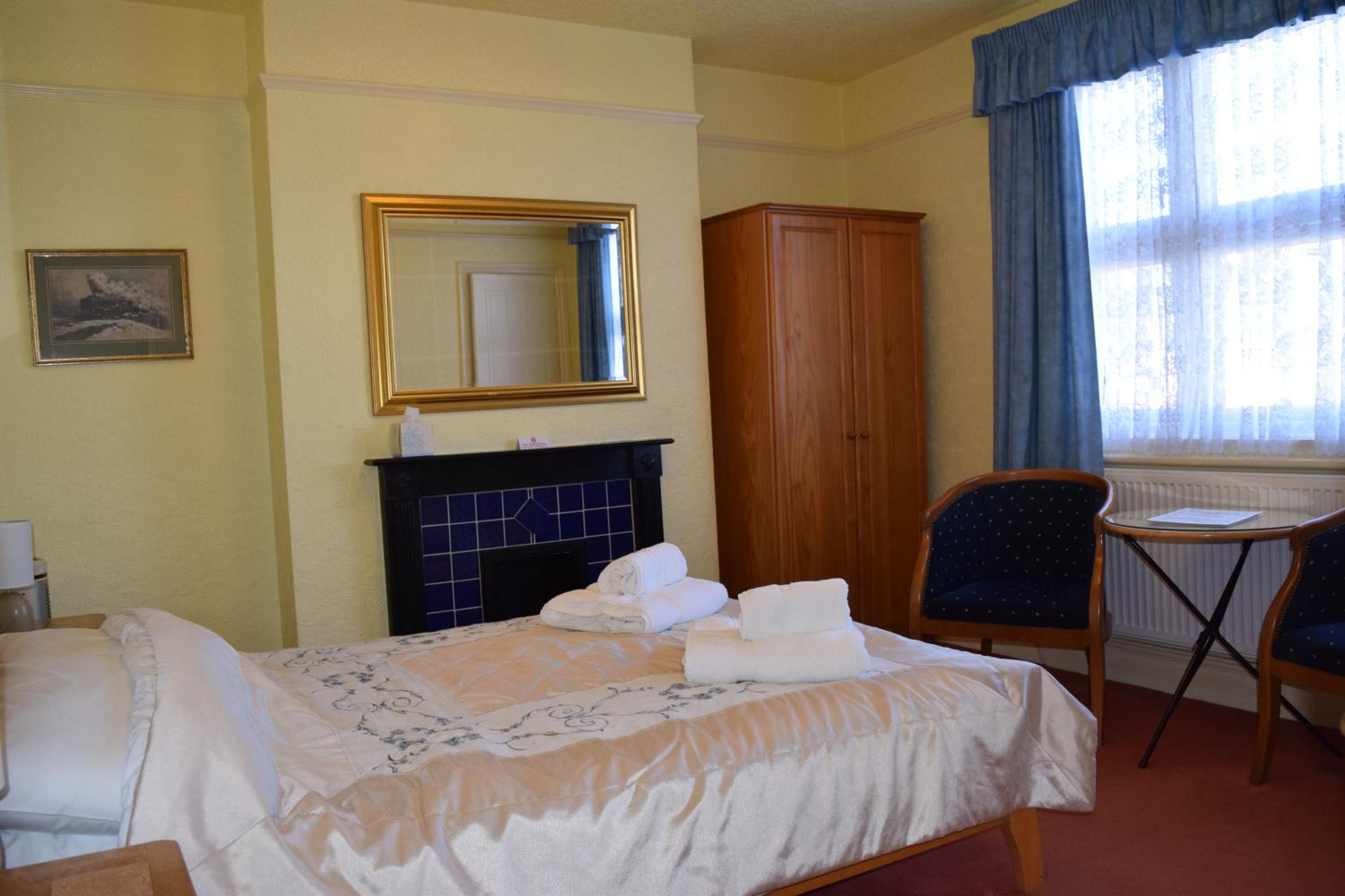 Double Room with Bath photo 3