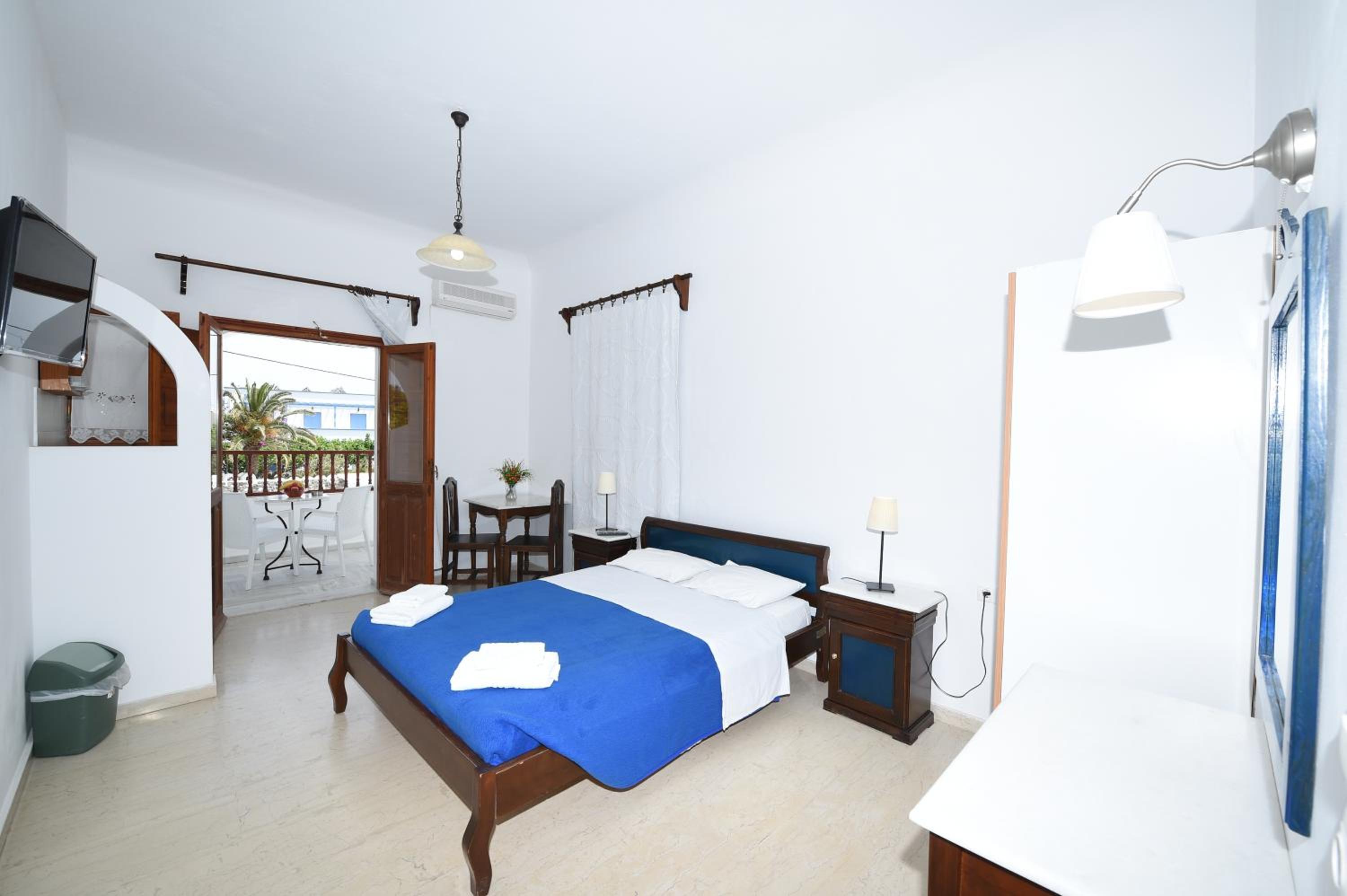 Studio (2 Adults) with Garden or Sea View