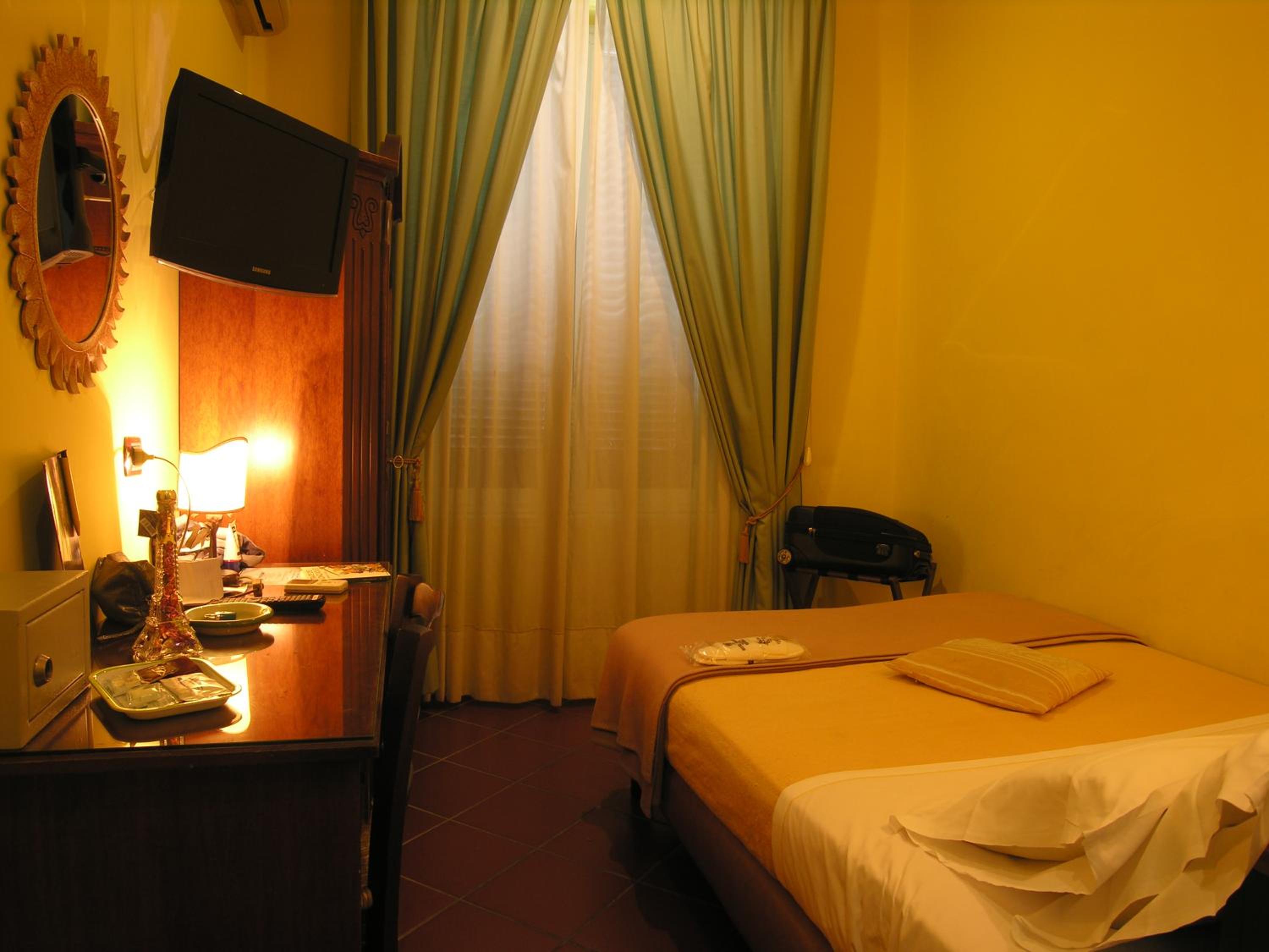 Single Room photo 2