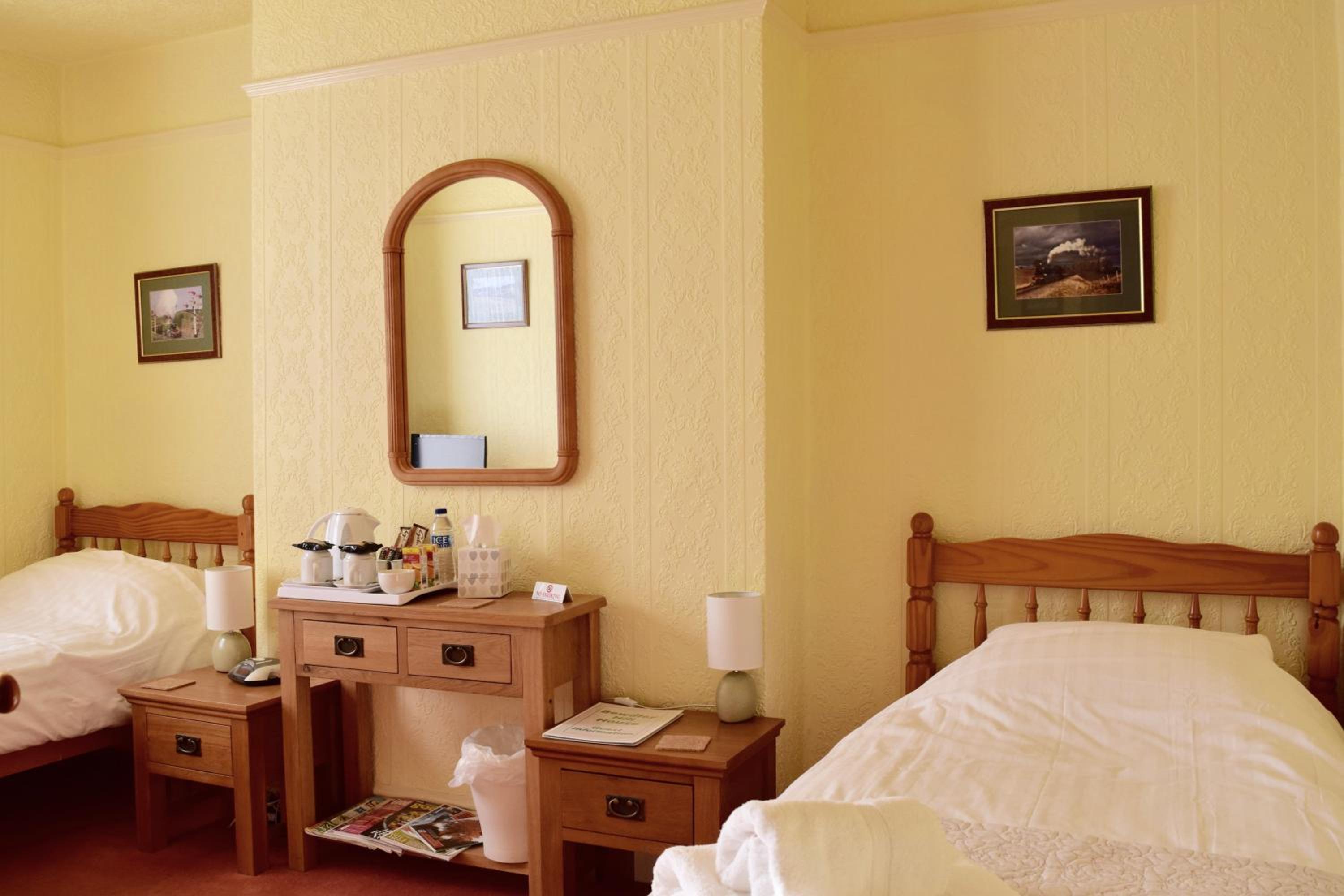 Twin Room with Shower