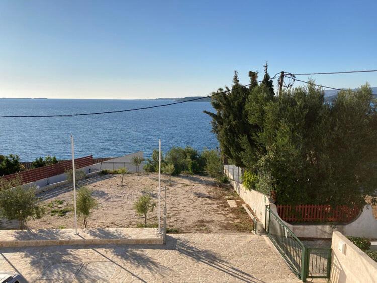 Deluxe Studio with Sea View - Photo 2