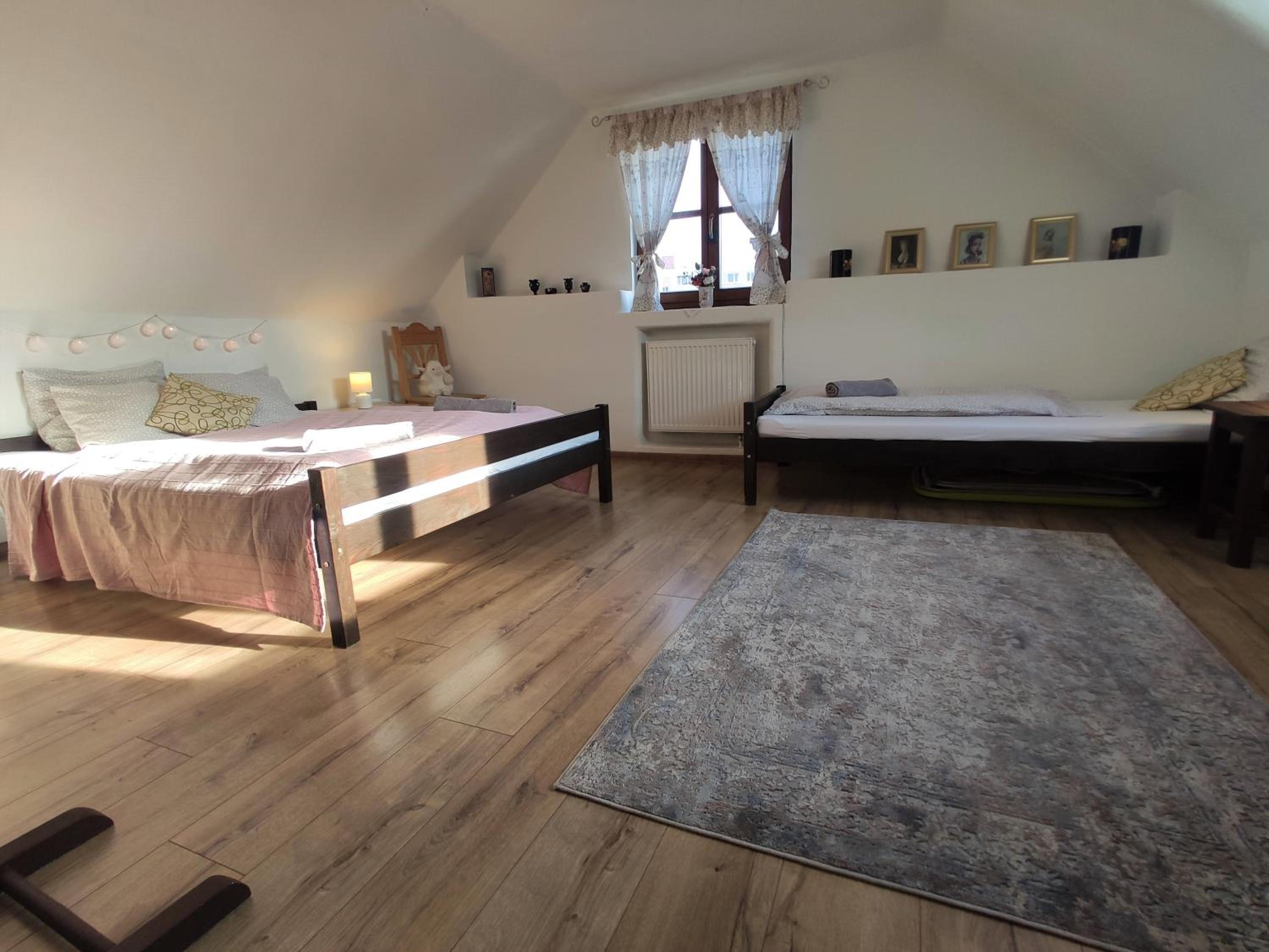 Quadruple Room with Shared Bathroom photo 2