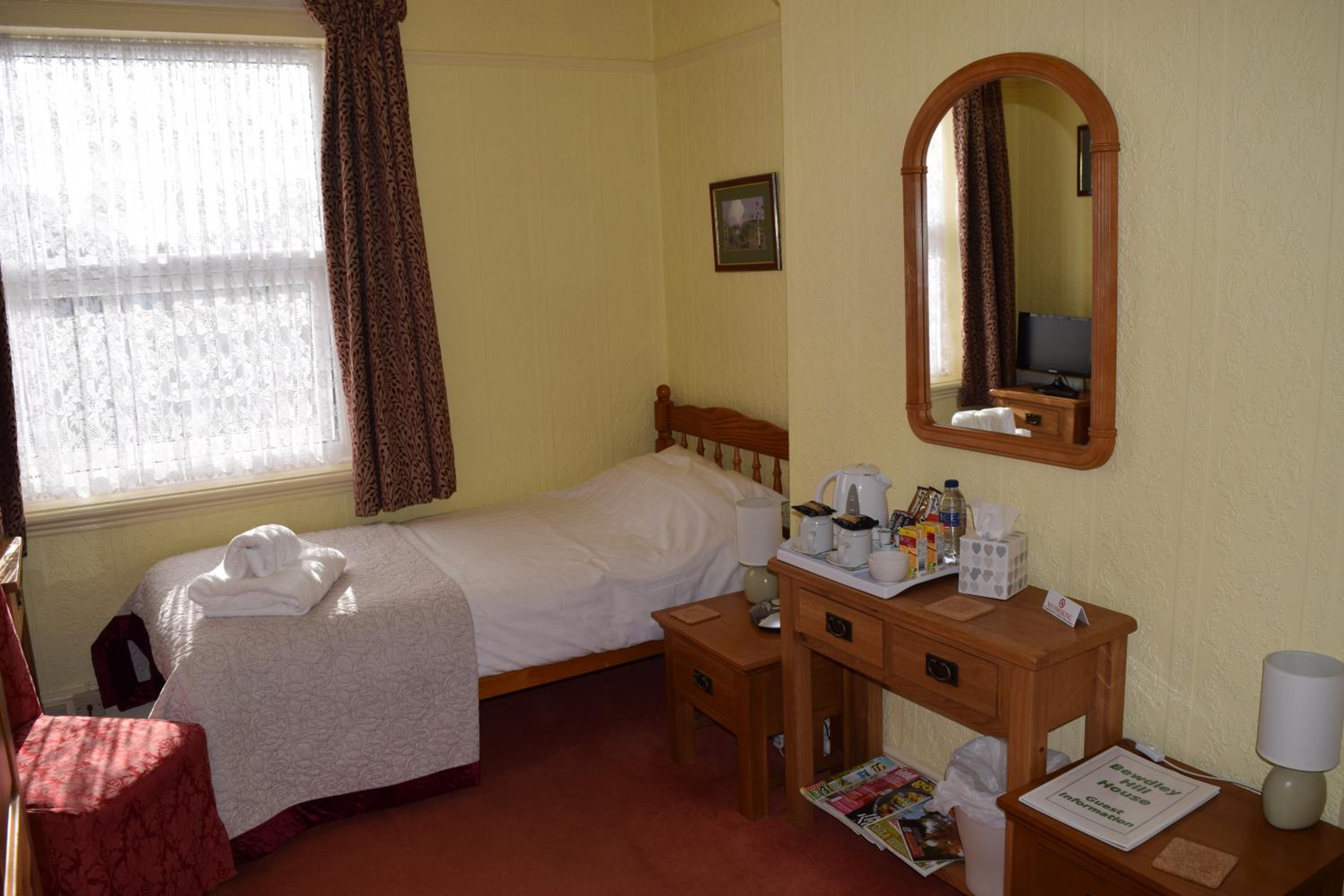 Twin Room with Shower photo 2