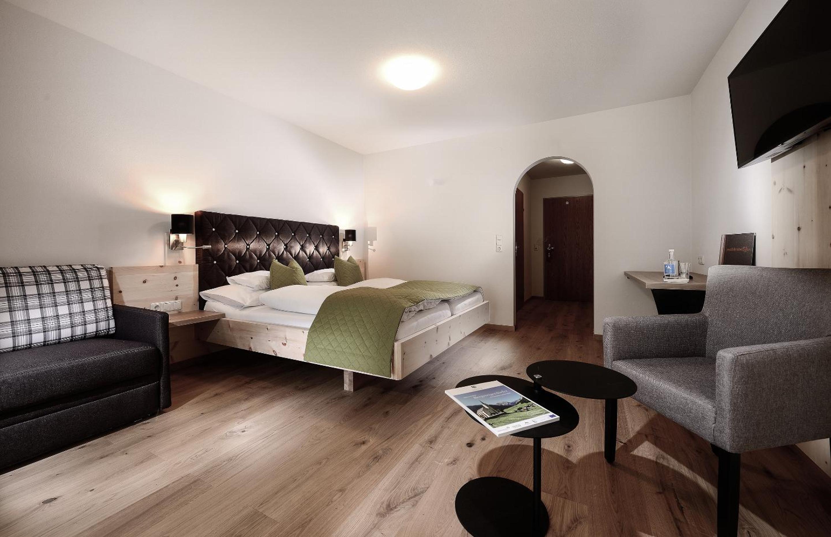 Double Room with Balcony - Photo 7