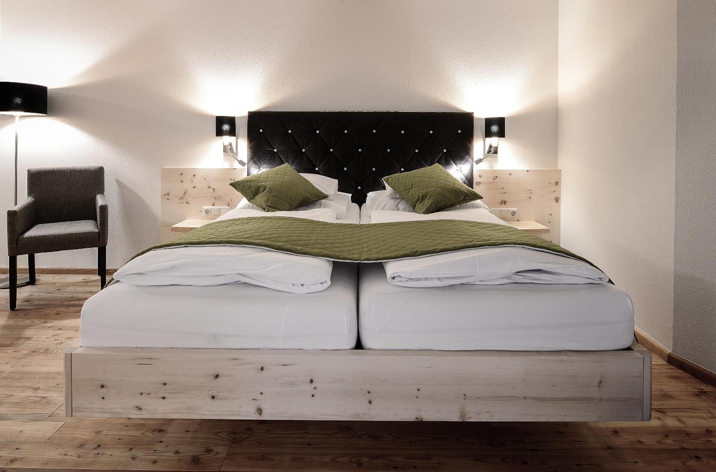 Double Room with Balcony - Photo 8