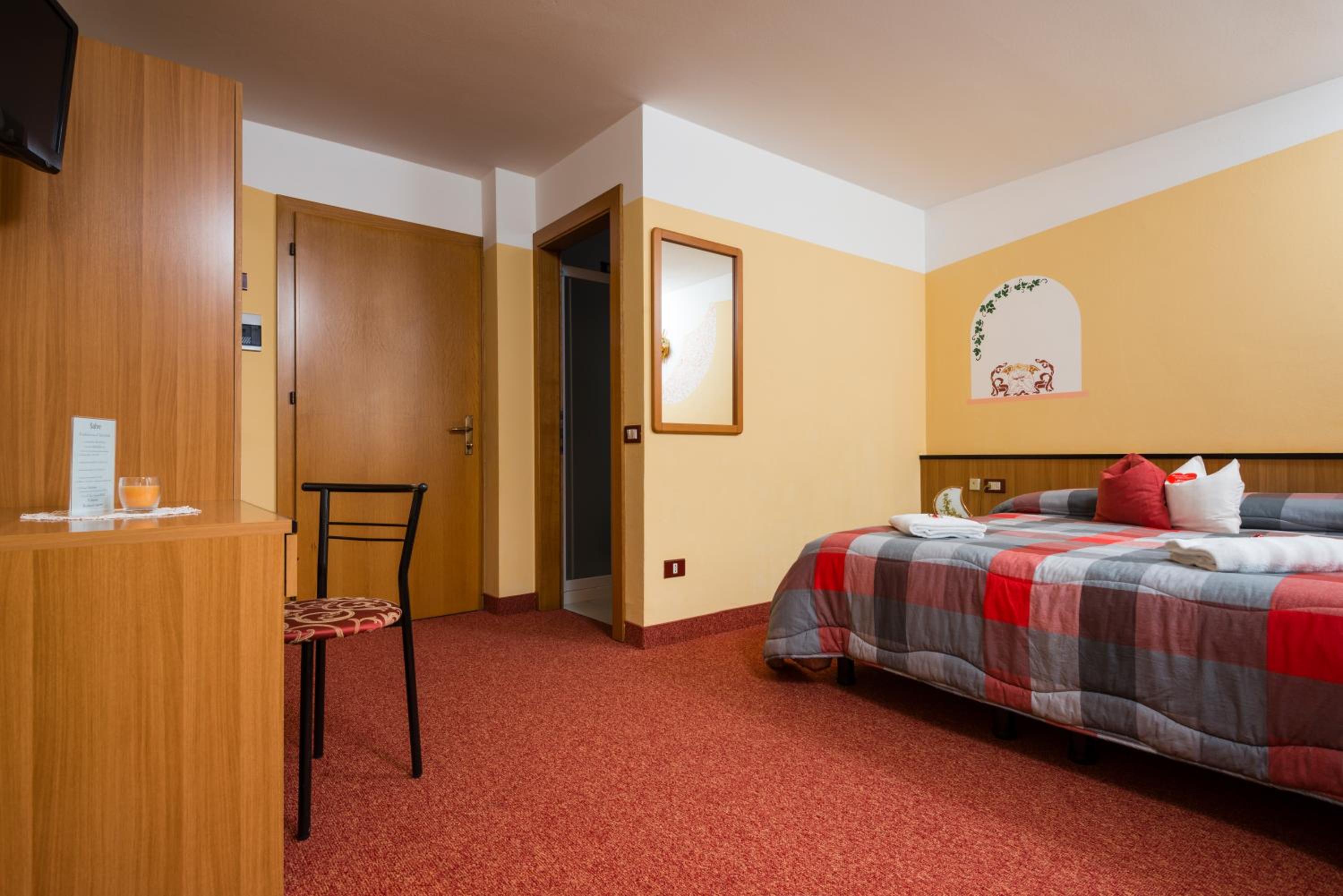 Double or Twin Room photo 2