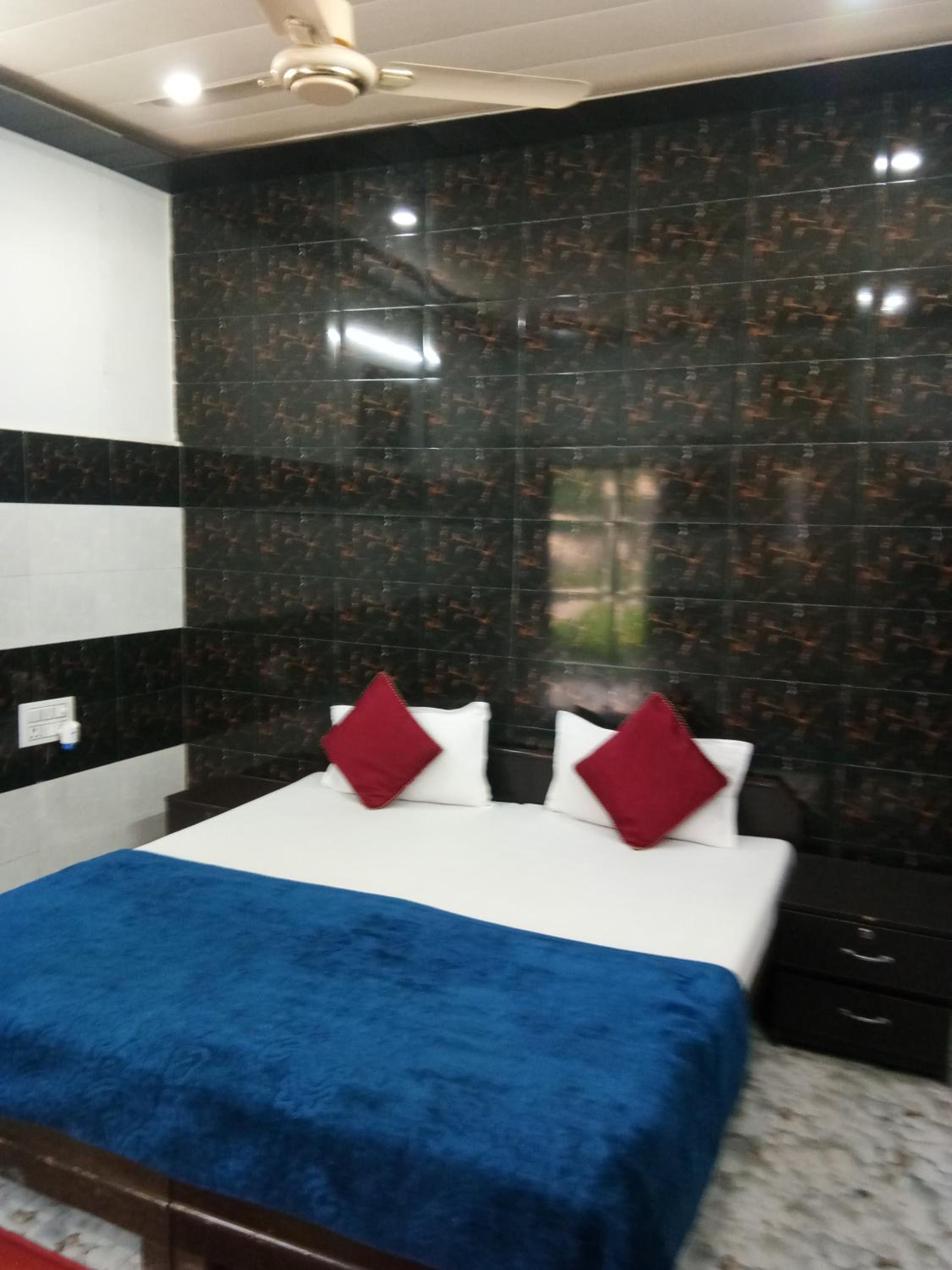 Budget Double Room photo 2