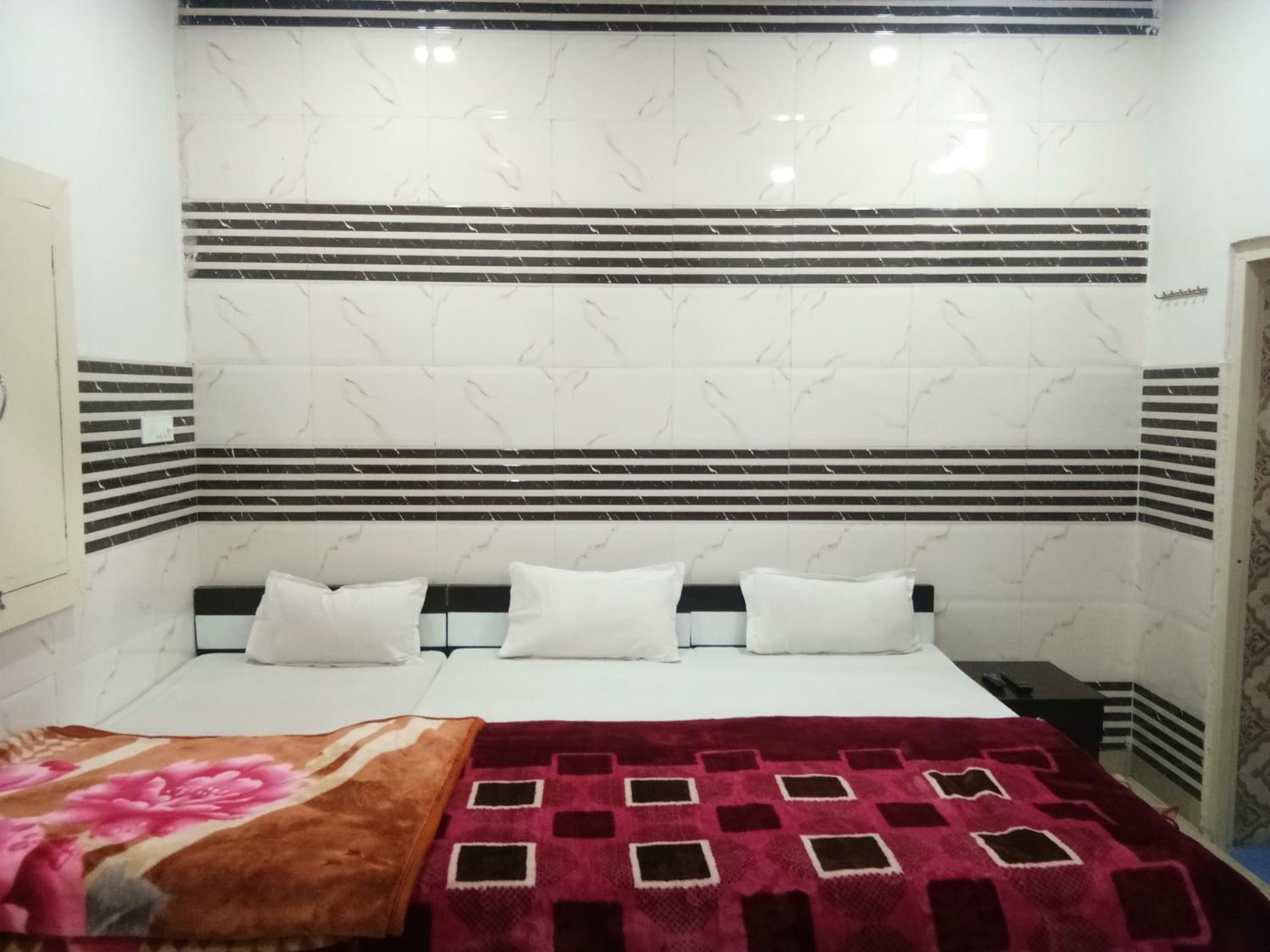 Budget Double Room photo 3