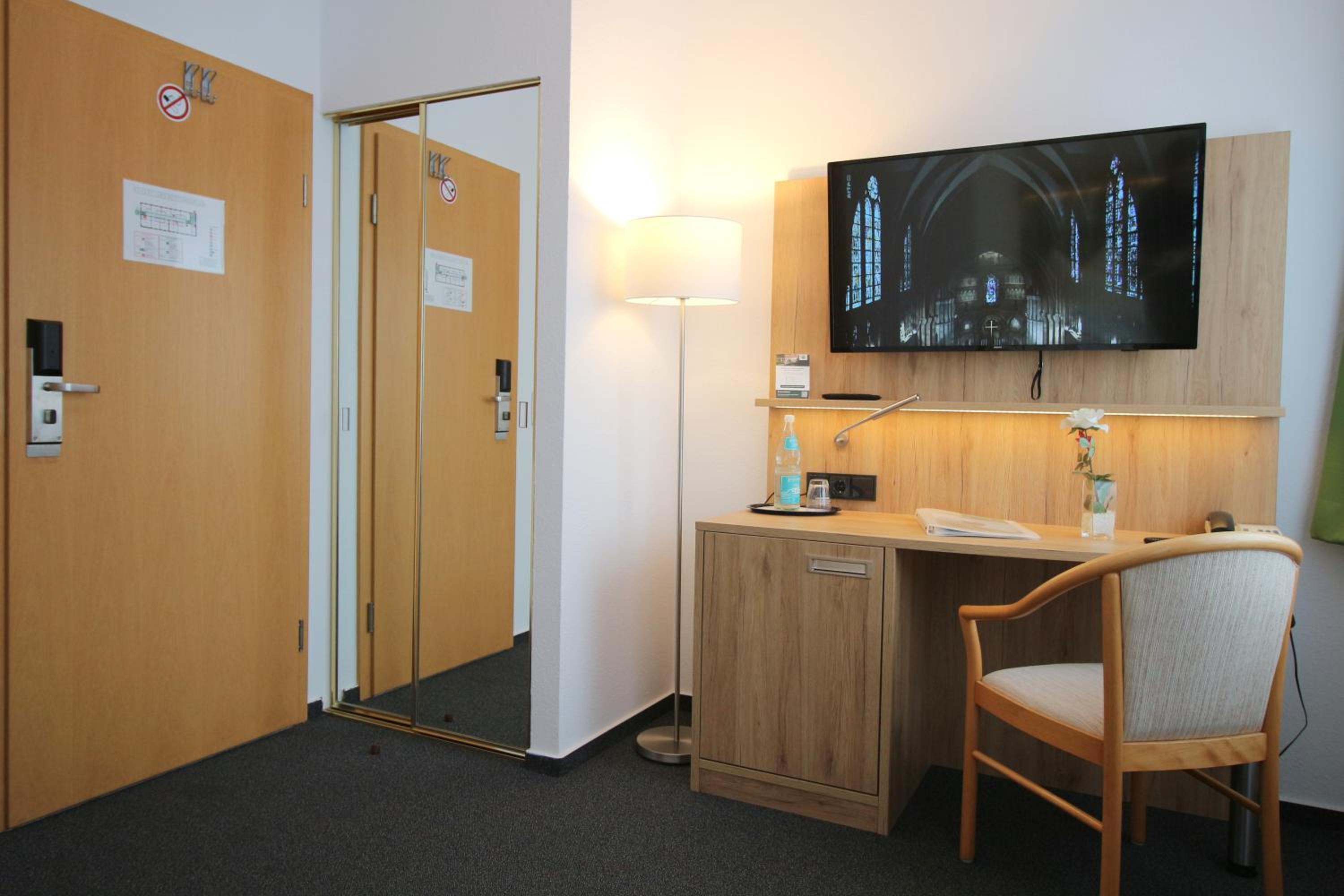 Single Room photo 2