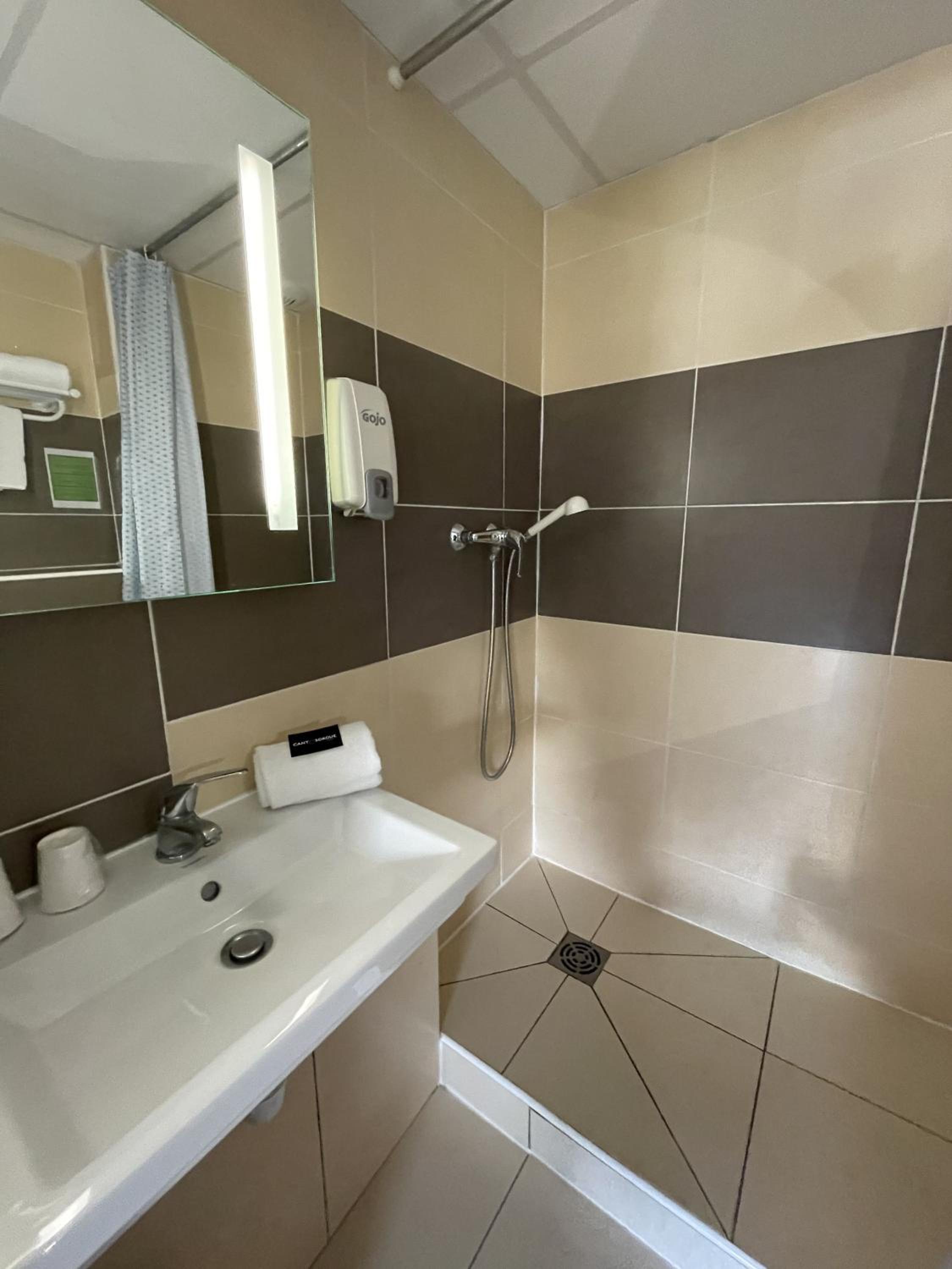Double Room - Photo 4