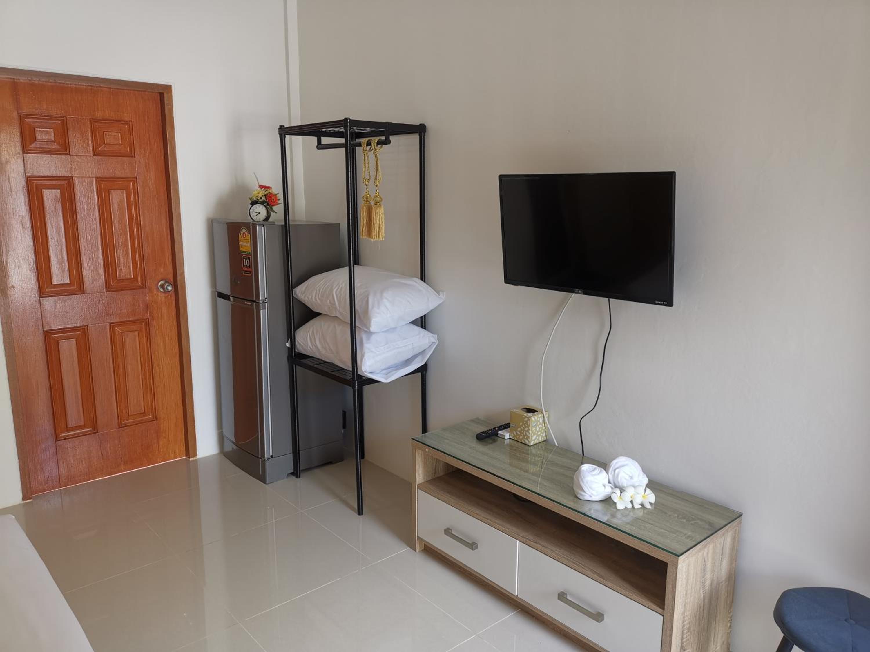 Double Room with Private Bathroom - Photo 16