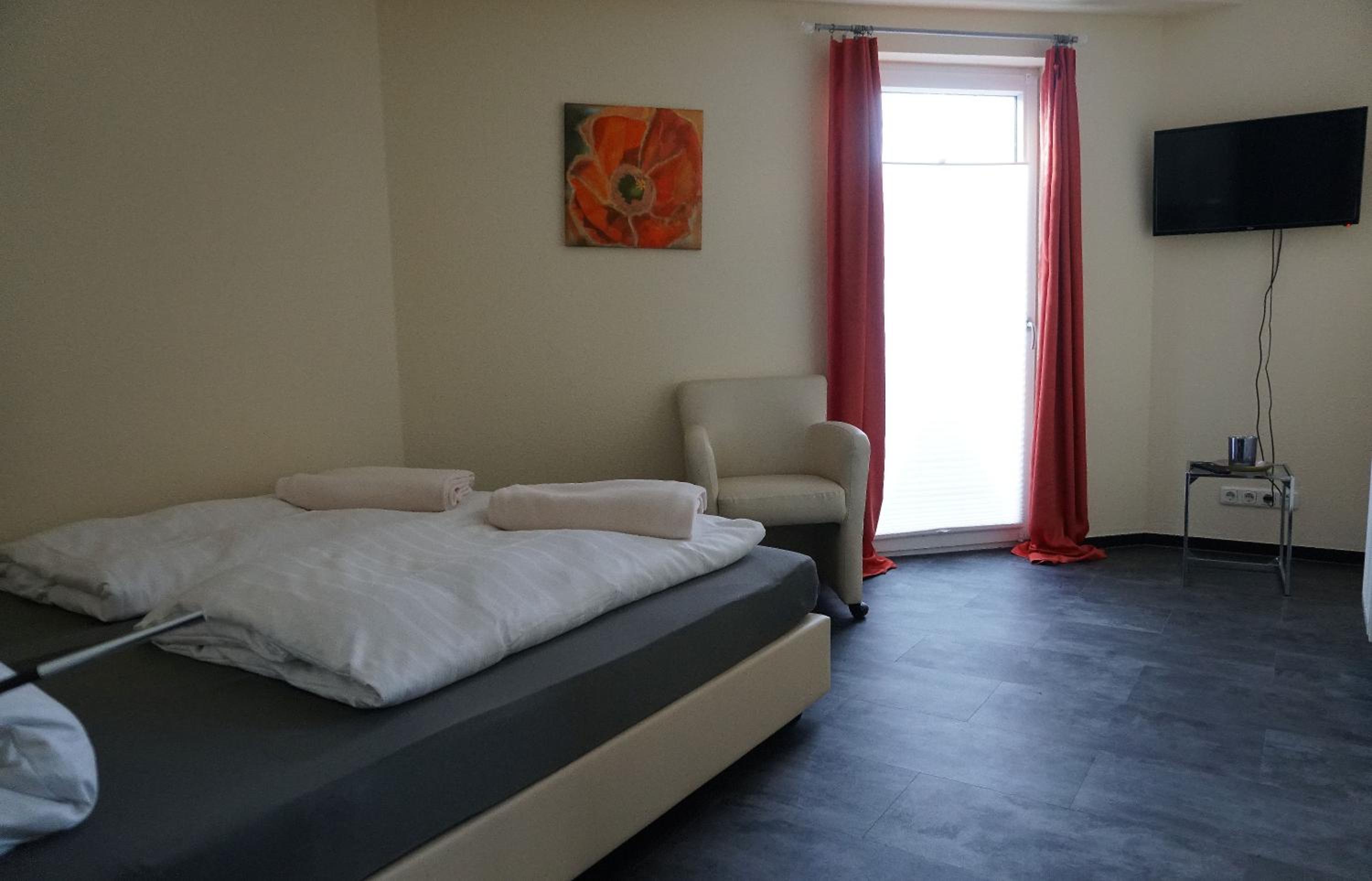One-Bedroom Apartment - Photo 4