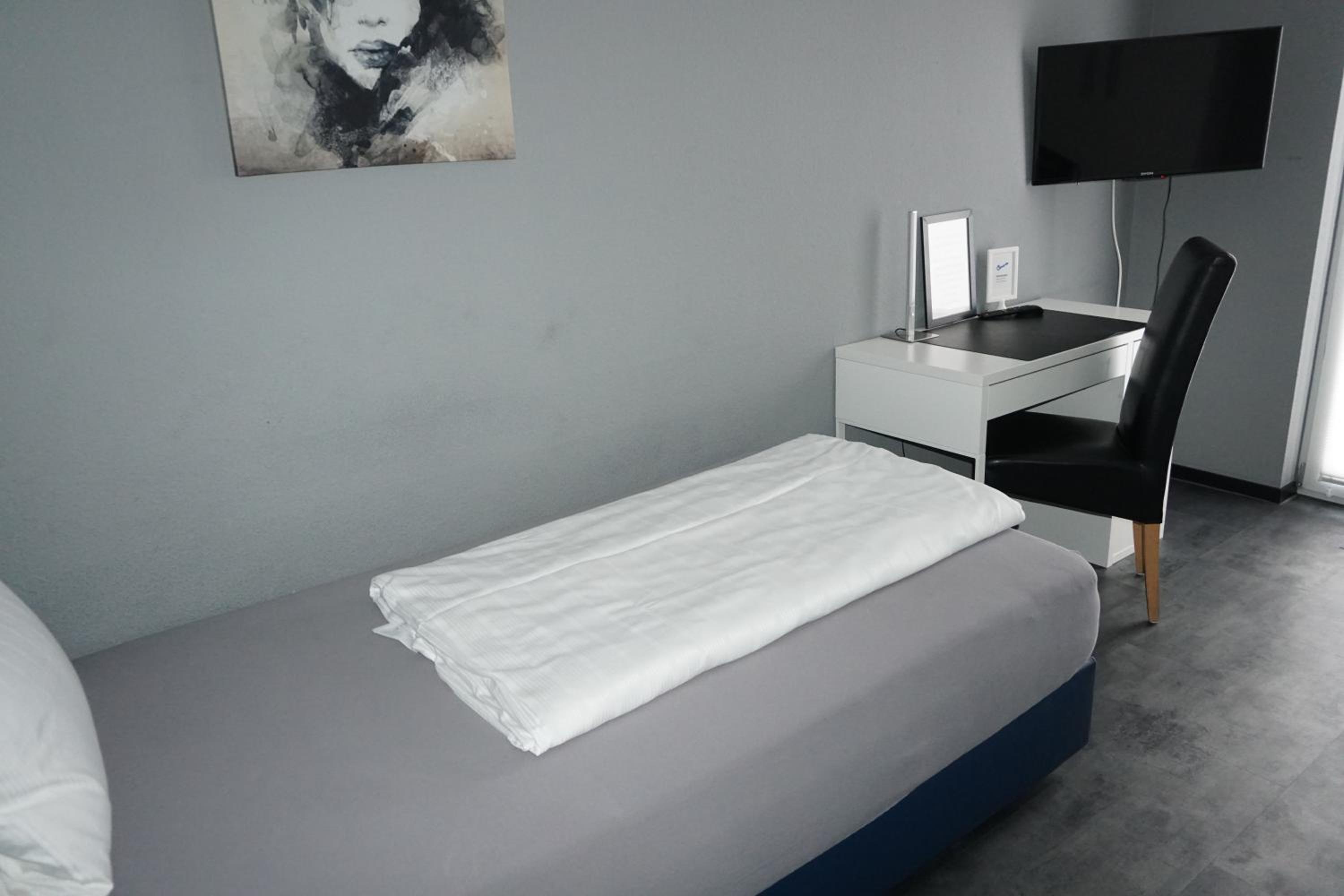 Single Room photo 2