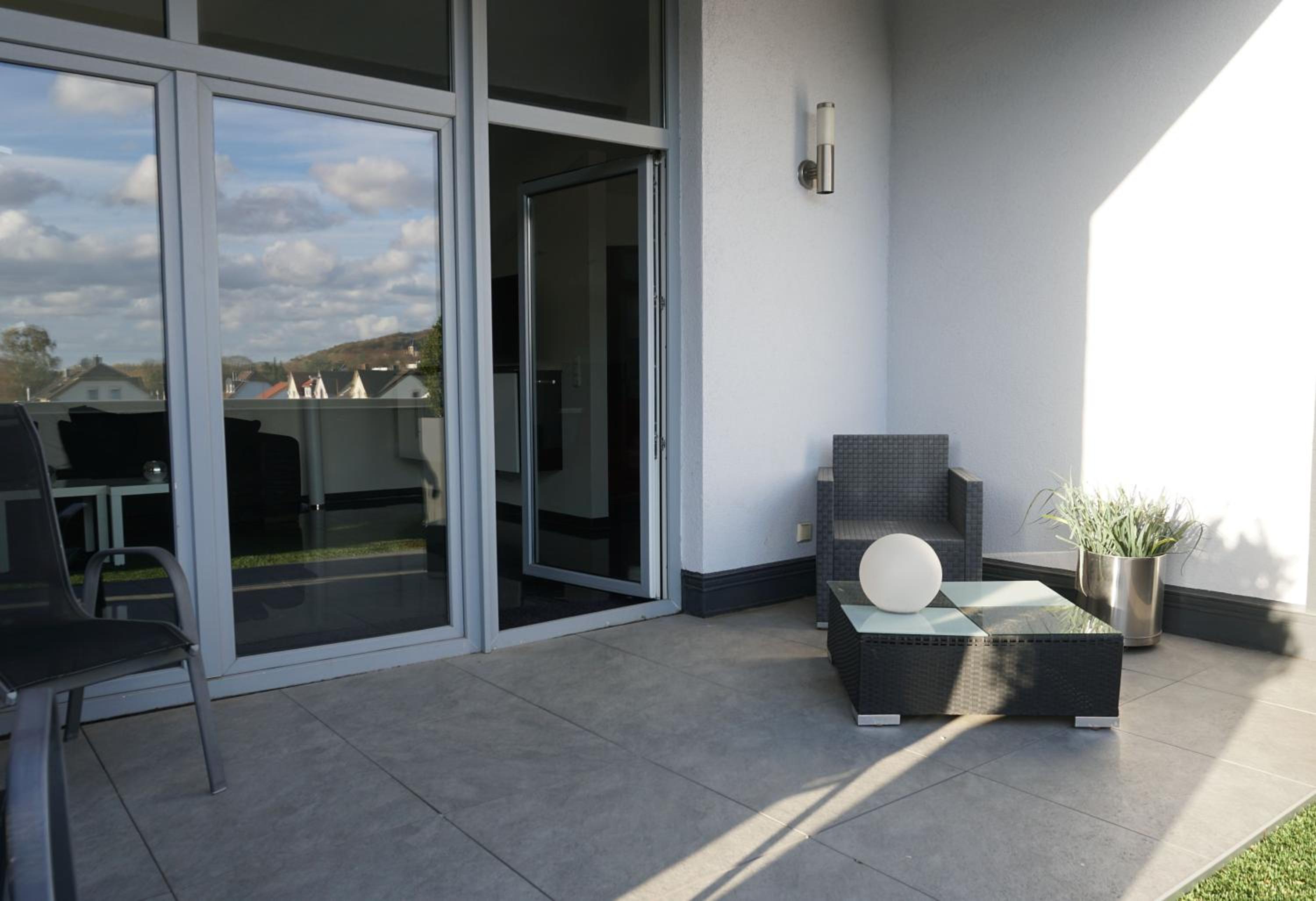 Deluxe Suite with Spa Bath - Photo 2