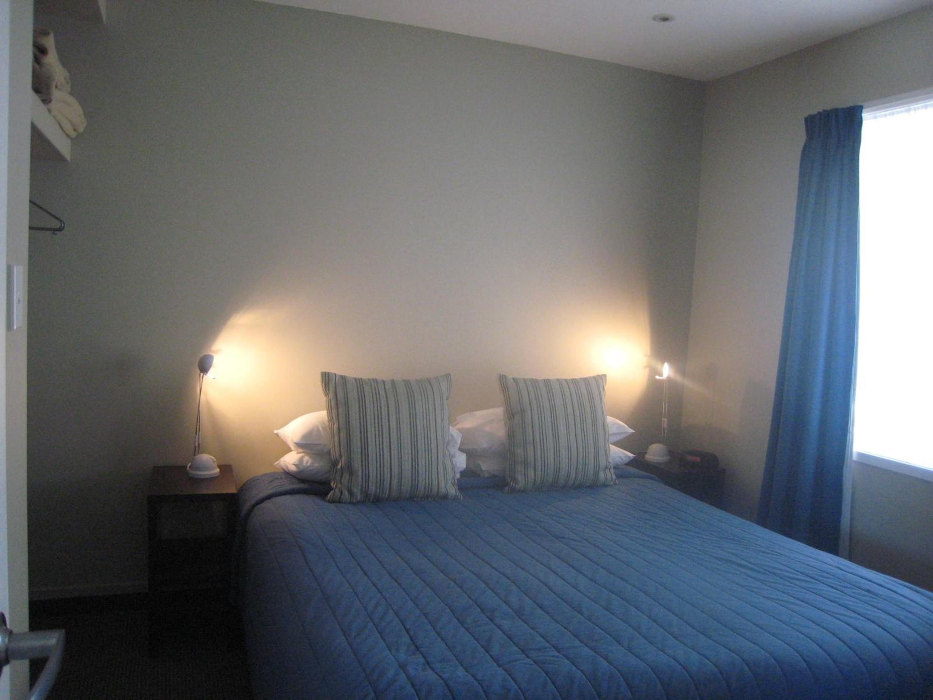 Deluxe Two-Bedroom Apartment photo 2