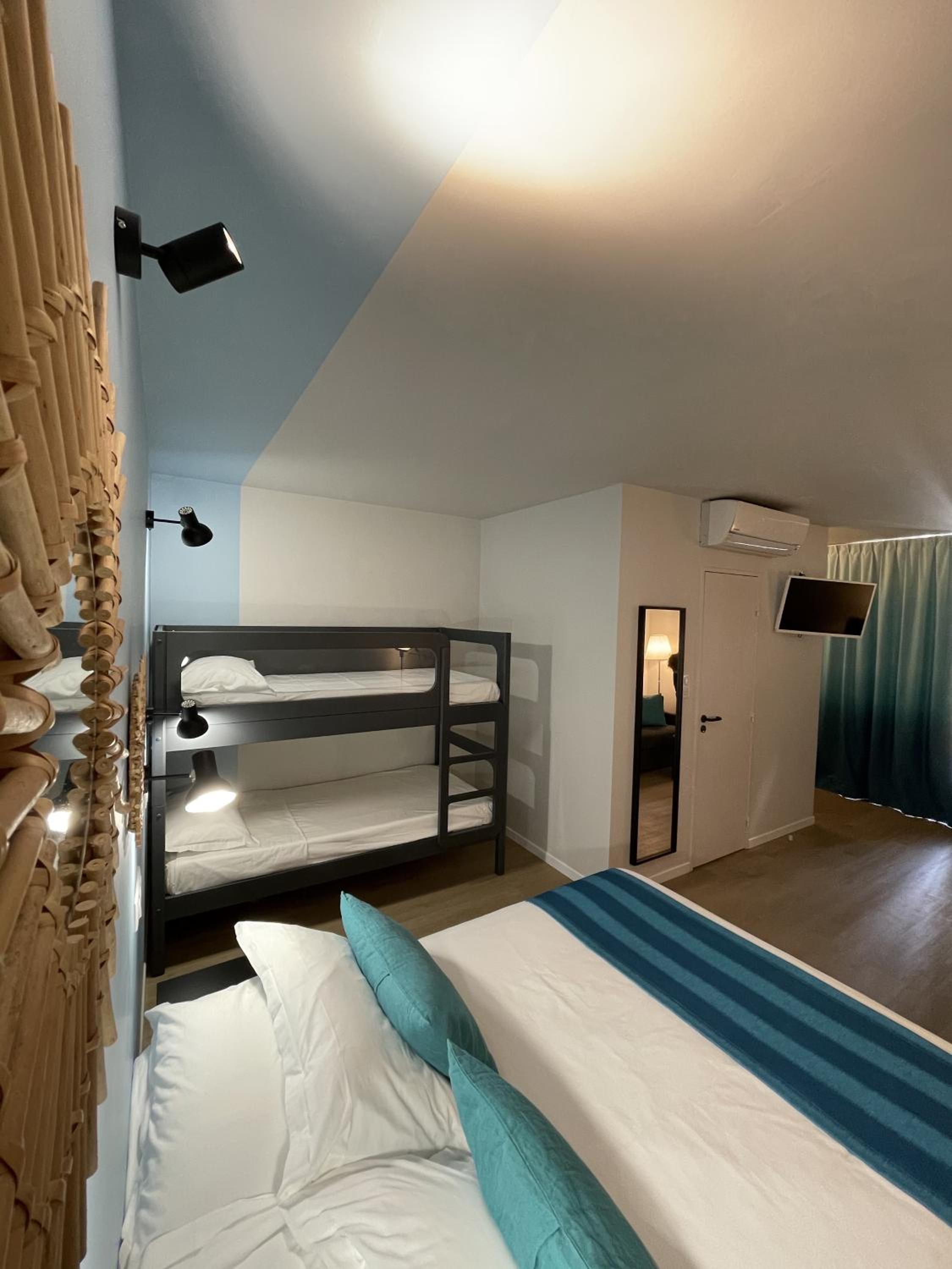 Quadruple Room - Photo 4