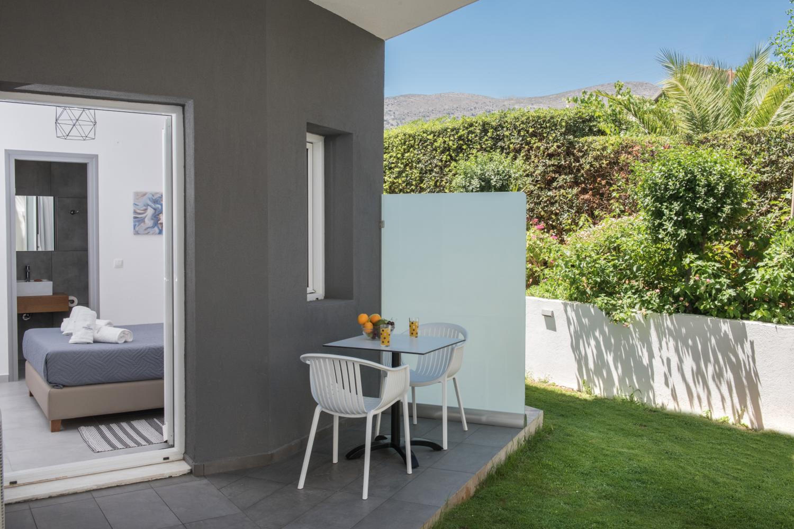 Superior Twin / Double Studio with Garden View - Photo 3
