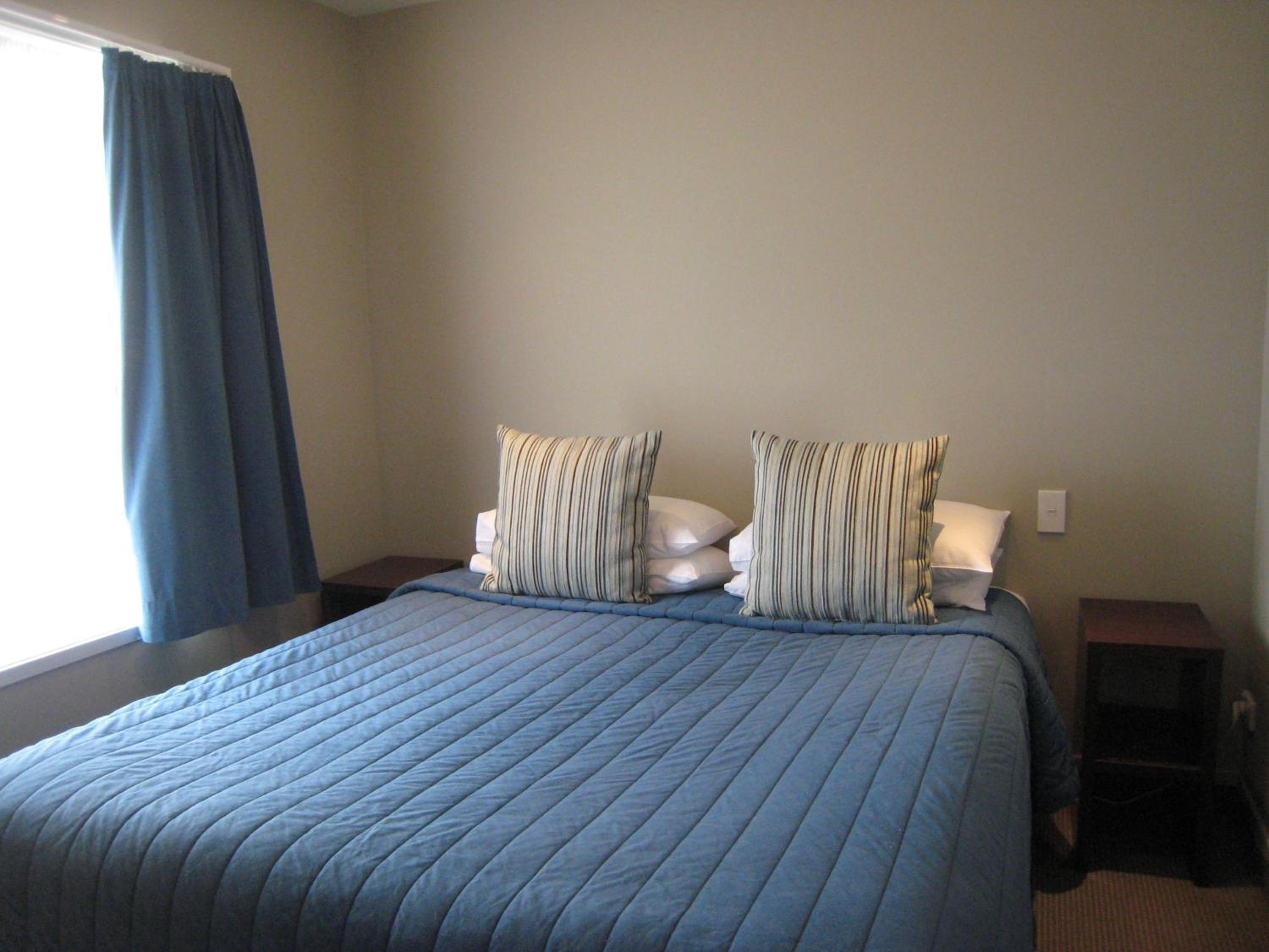 Deluxe Two-Bedroom Apartment photo 3