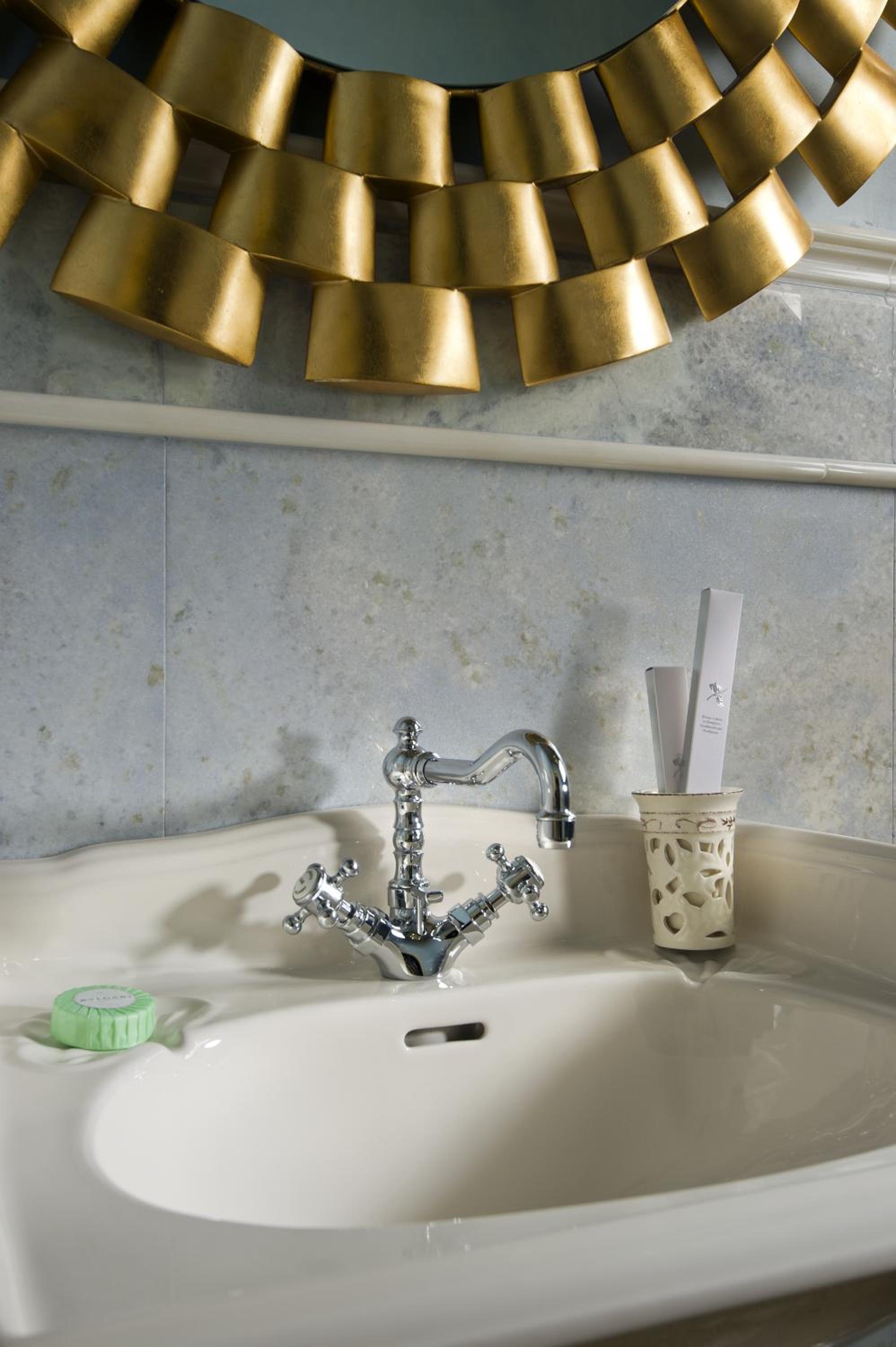 Deluxe Double Room with Bath photo 3