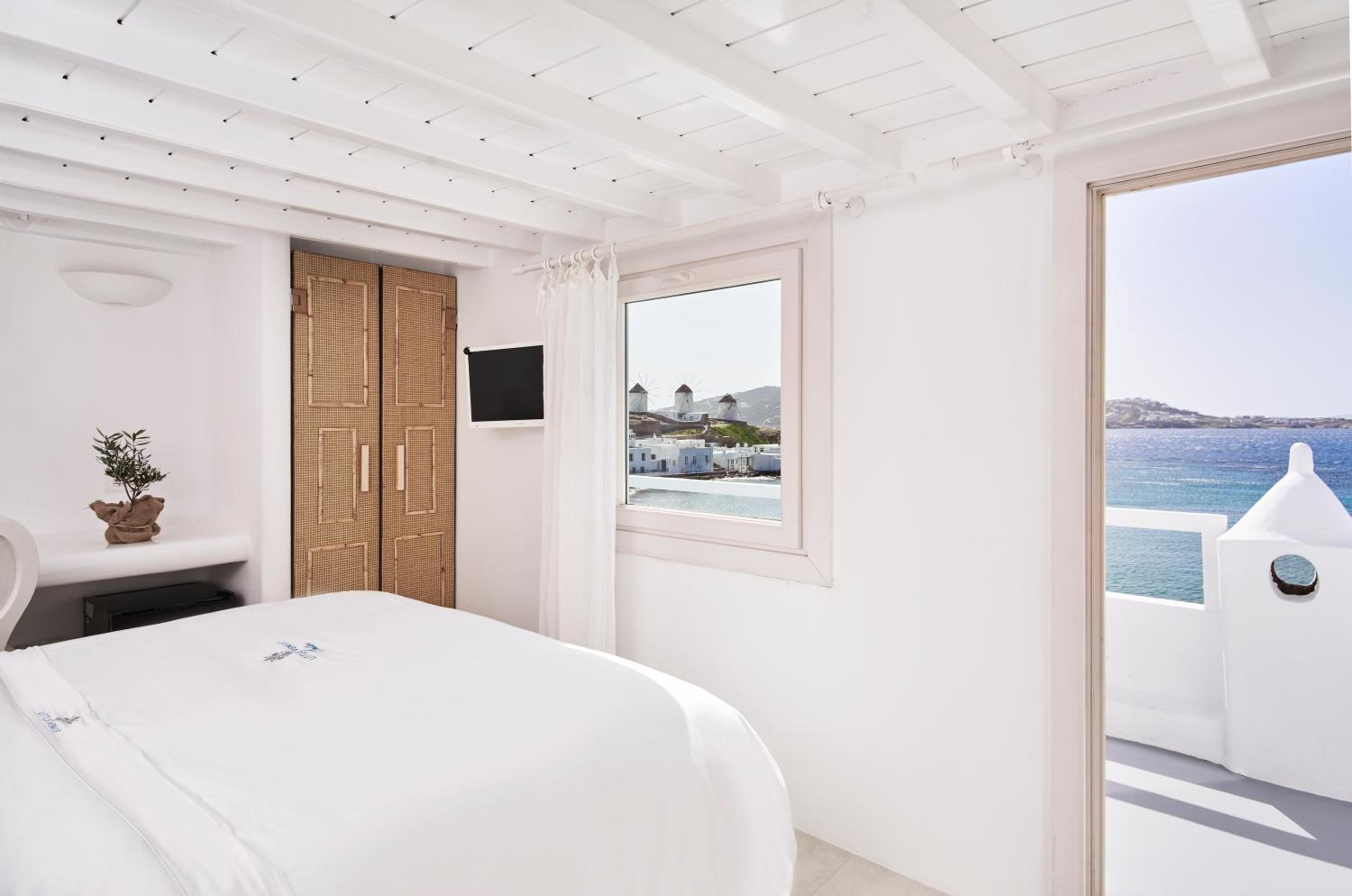 Junior Suite with Sea View and Outdoor Hot Tub
