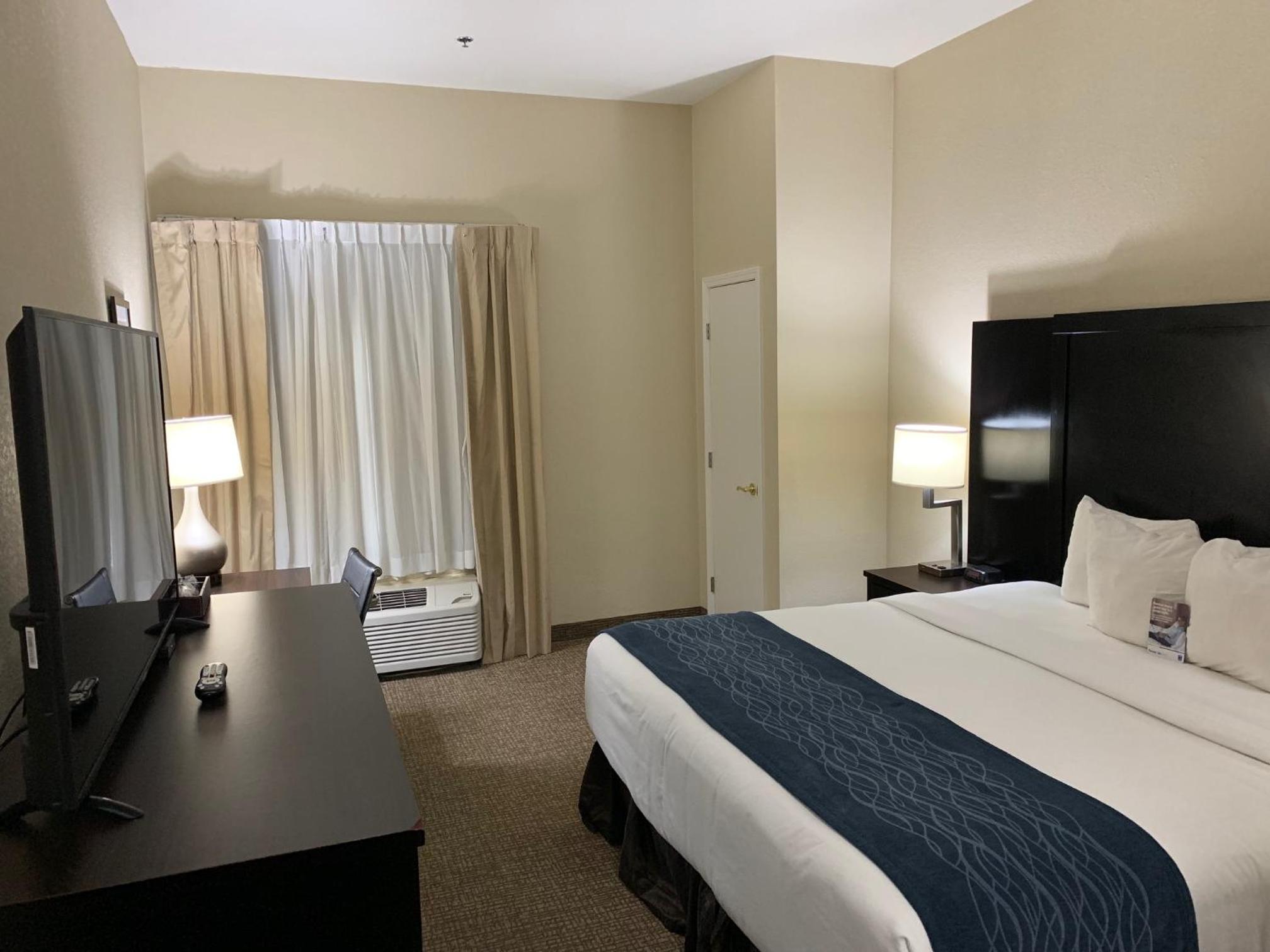 King Room - Accessible/Non-Smoking - Photo 2