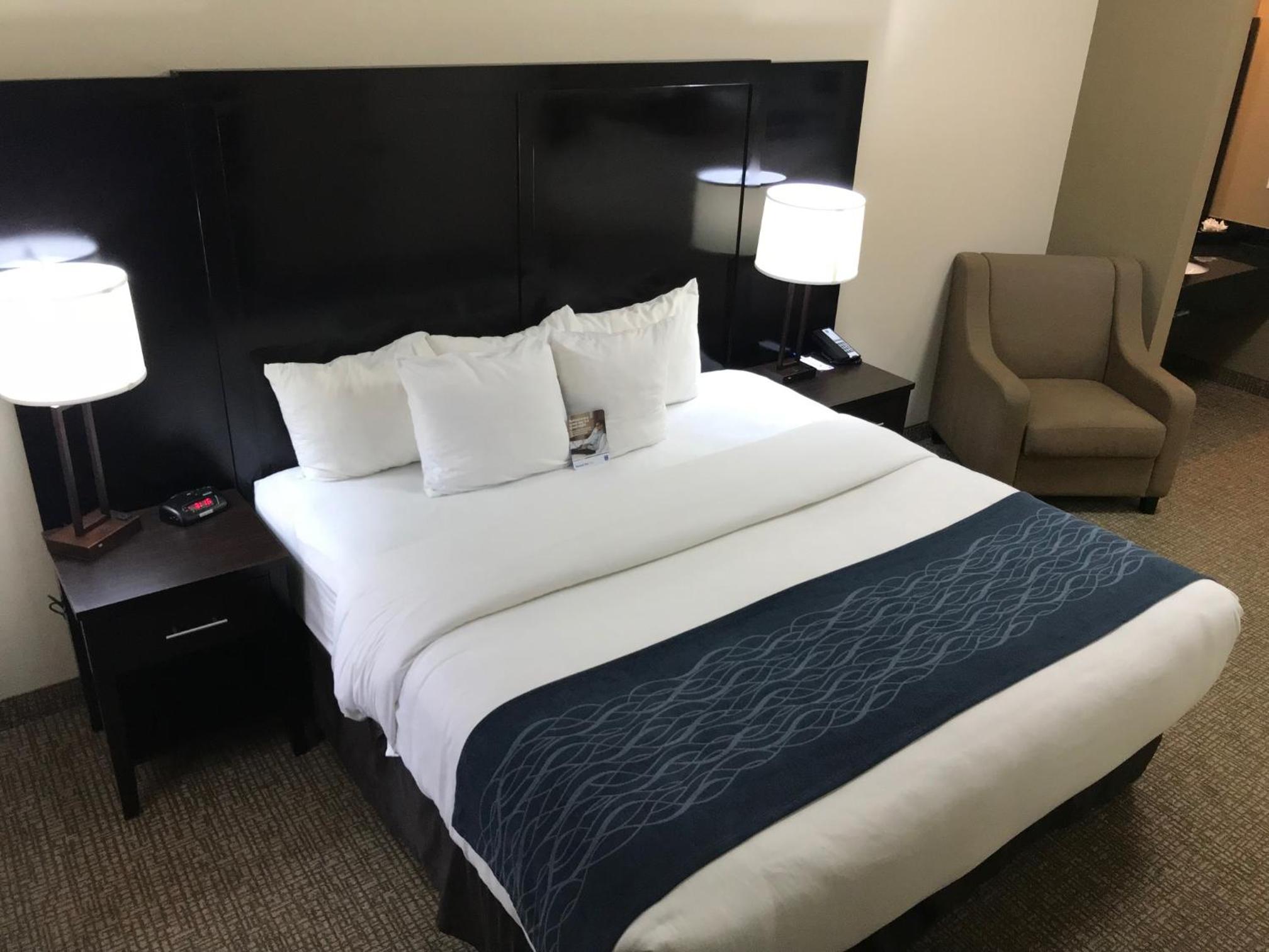 King Room - Accessible/Non-Smoking - Photo 5
