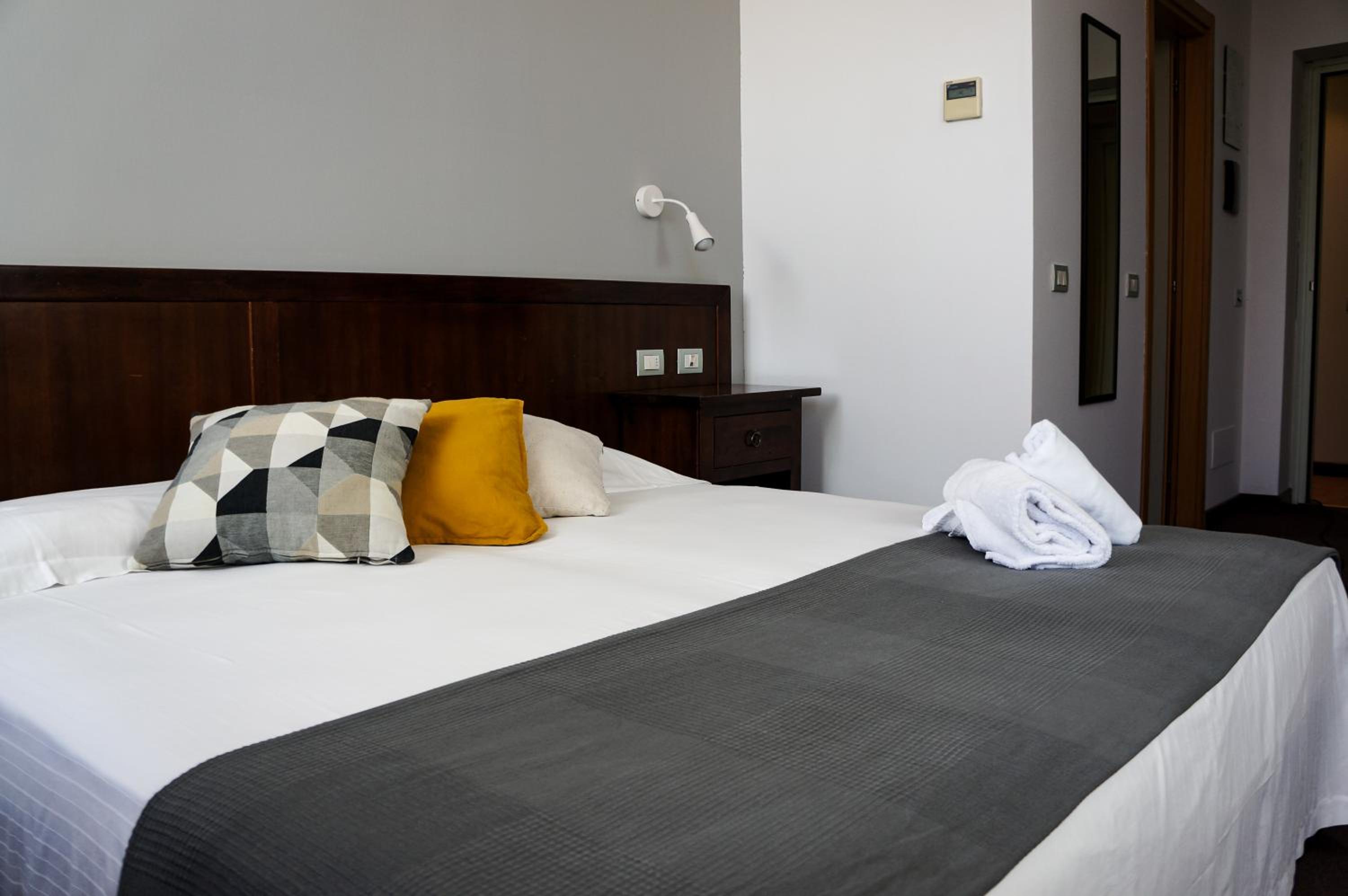 Twin Room - Photo 6