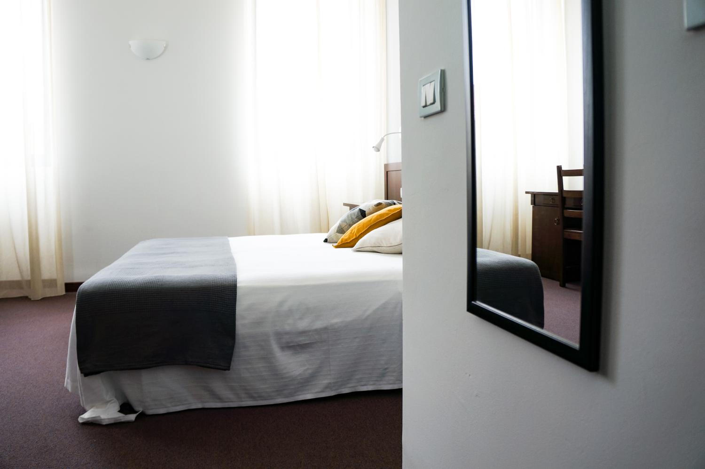 Twin Room - Photo 1