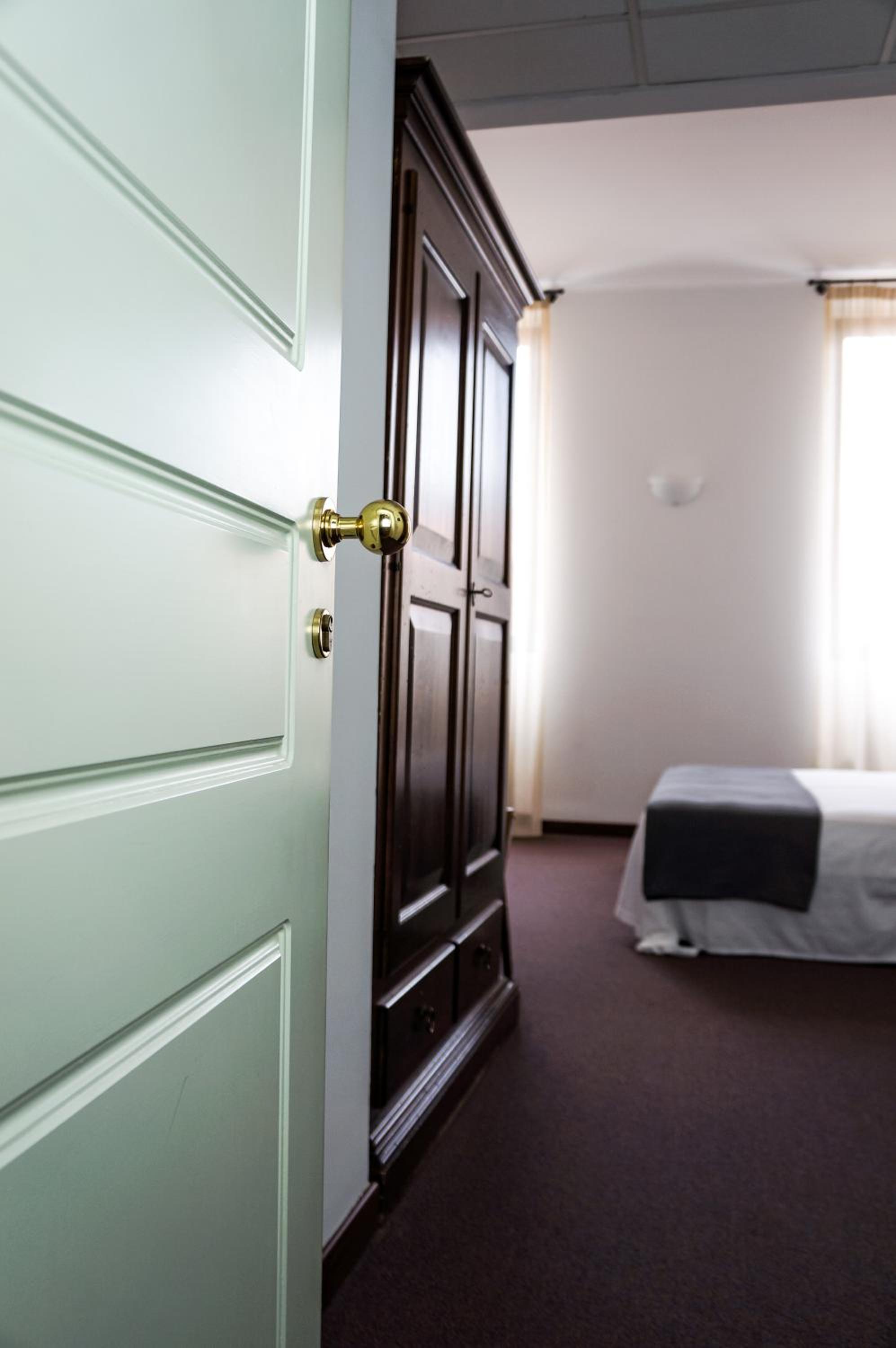 Twin Room - Photo 7