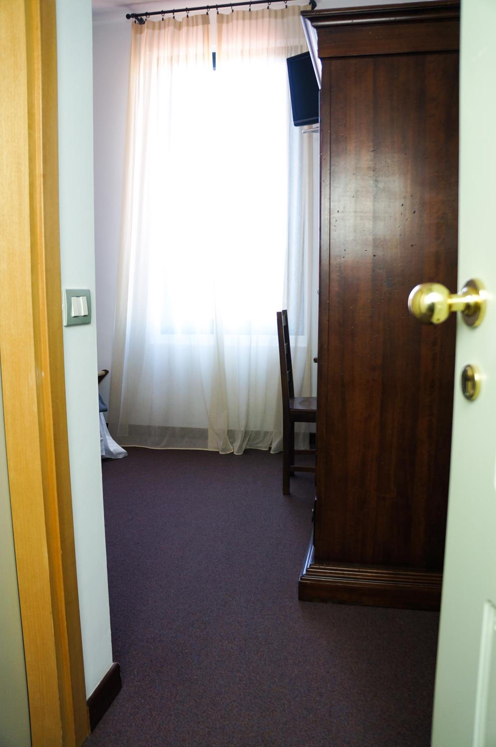 Single Room photo 3