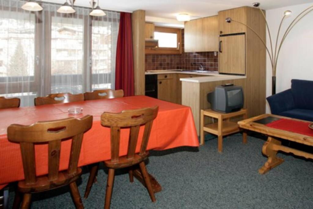 Three-Bedroom Apartment photo 3