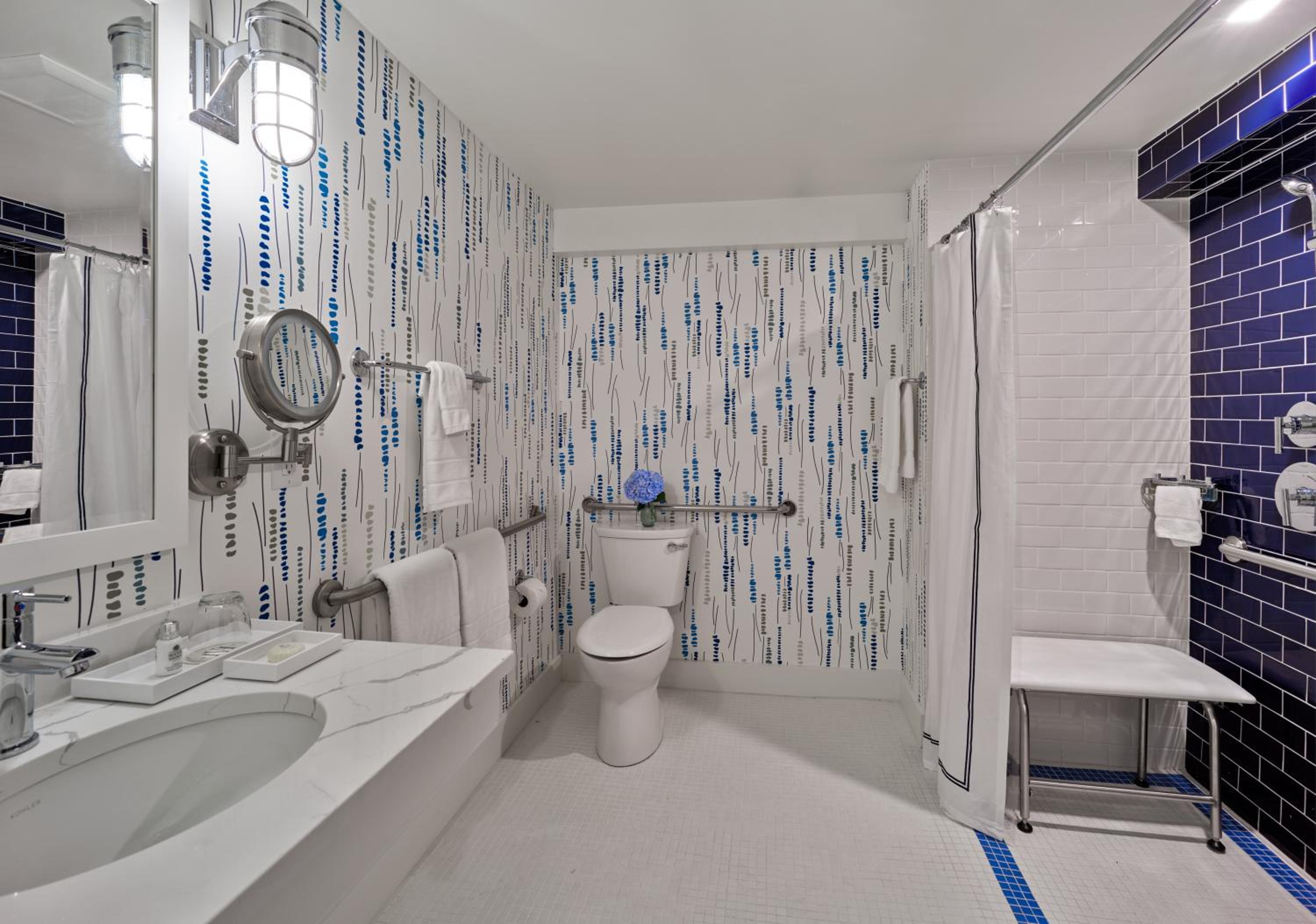 Roxana Double Queen Accessible Guest Room photo 3