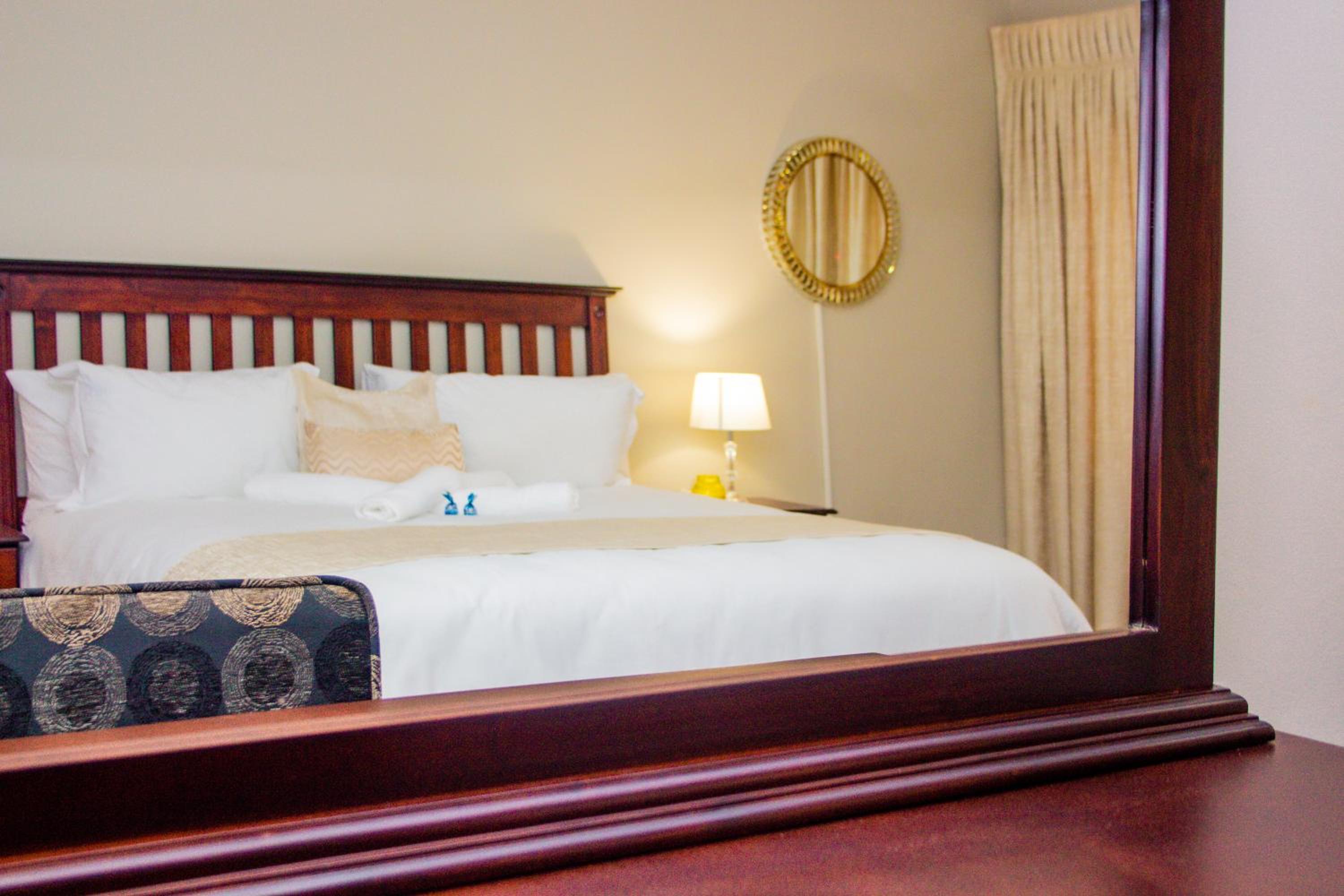 Deluxe King Room - Photo 1