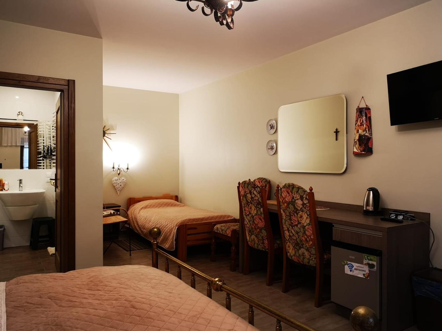 Quadruple Room with Private Bathroom photo 1