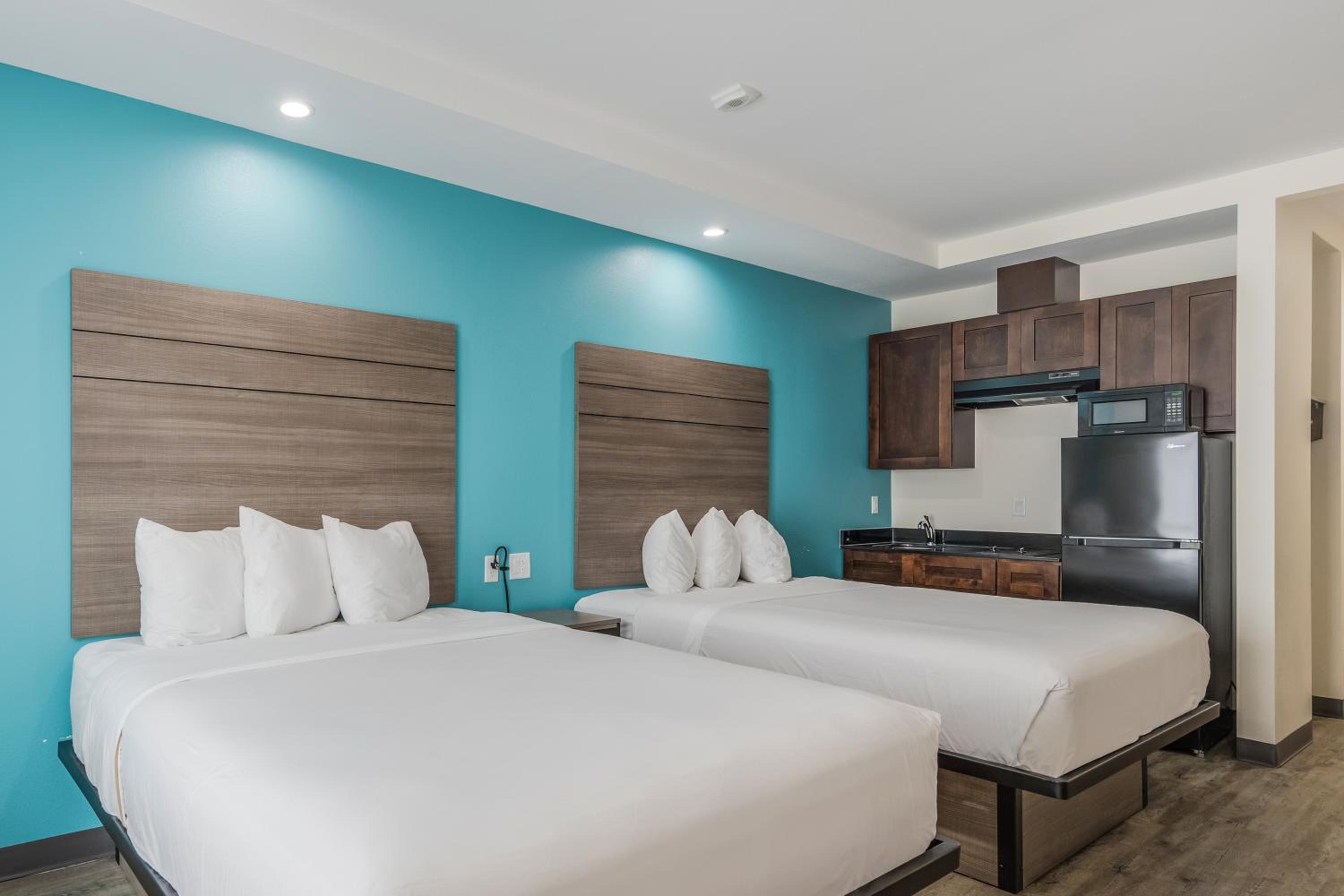 Queen Room with Two Queen Beds - Disability Access - Photo 1
