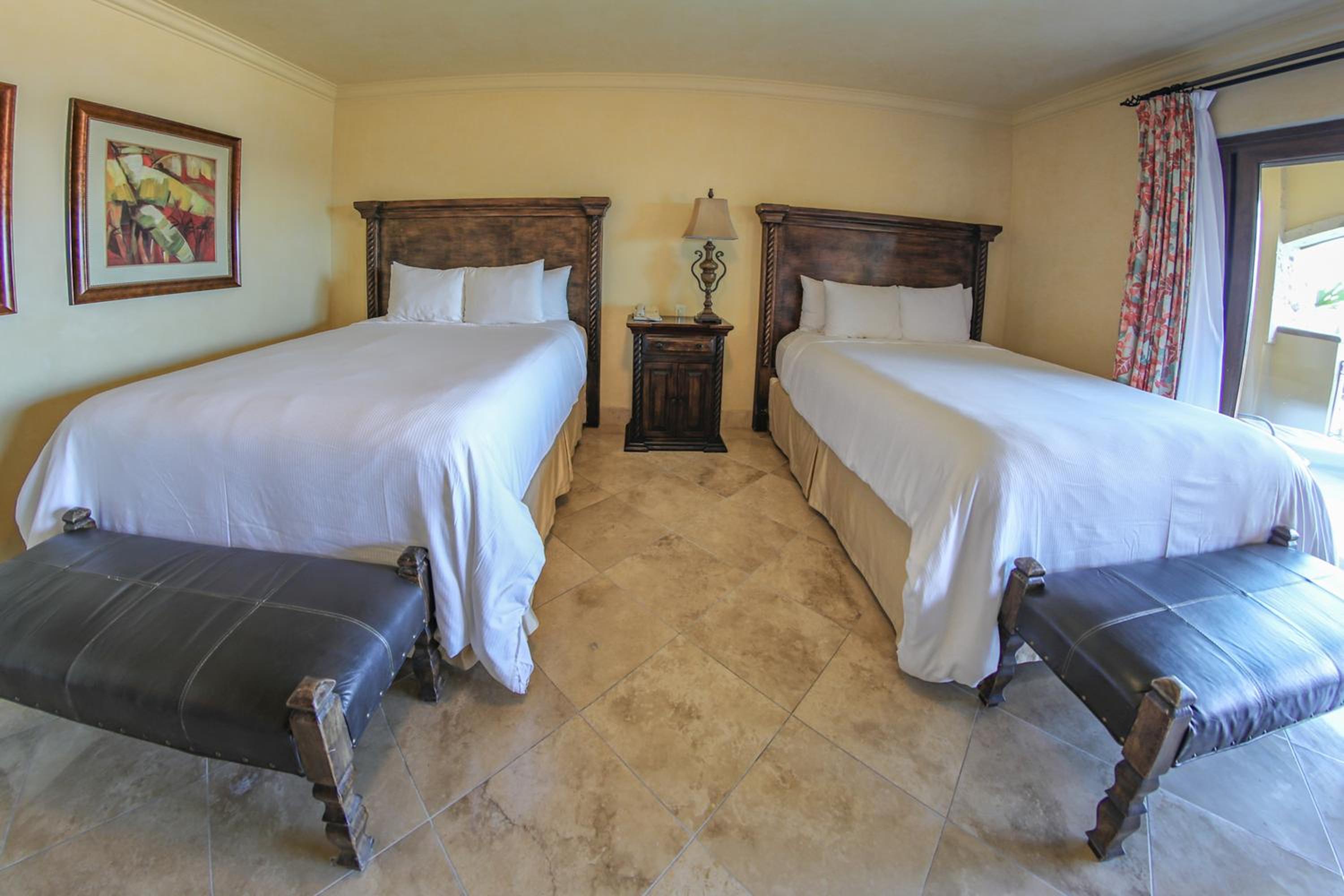 Luxury Suite with Ocean View - Photo 26