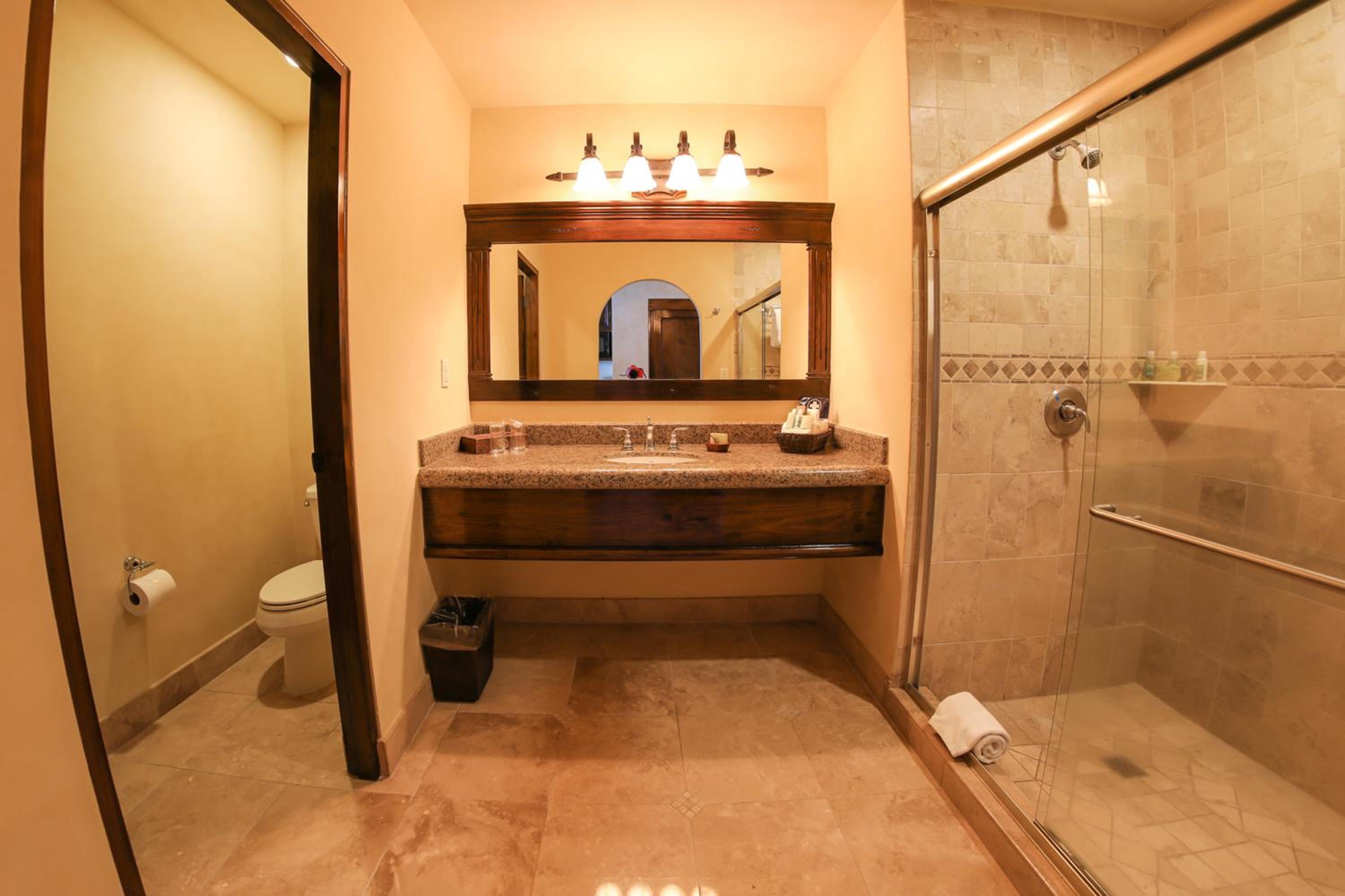 Luxury Suite with Ocean View - Photo 22