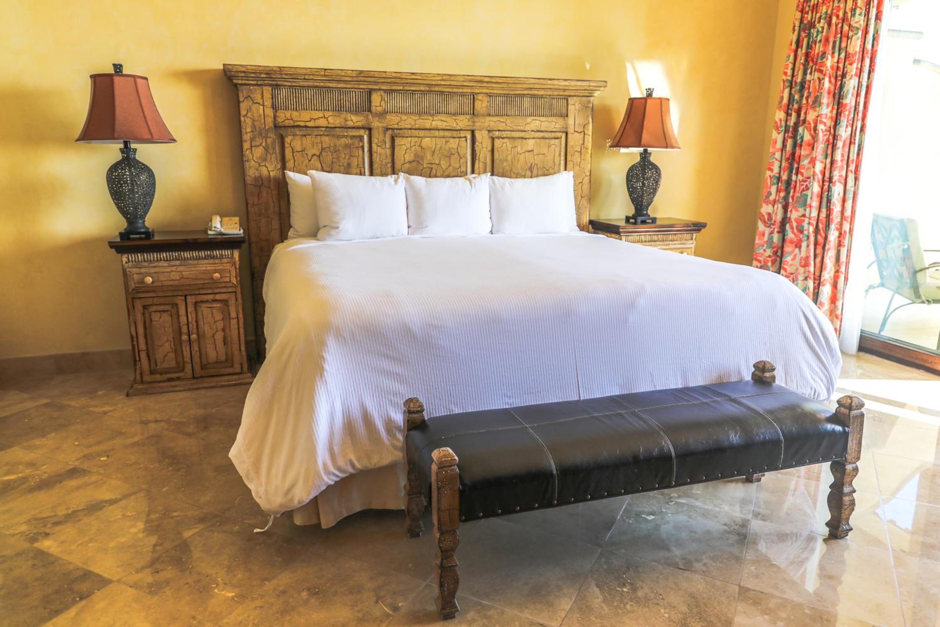 Luxury Suite with Ocean View - Photo 27