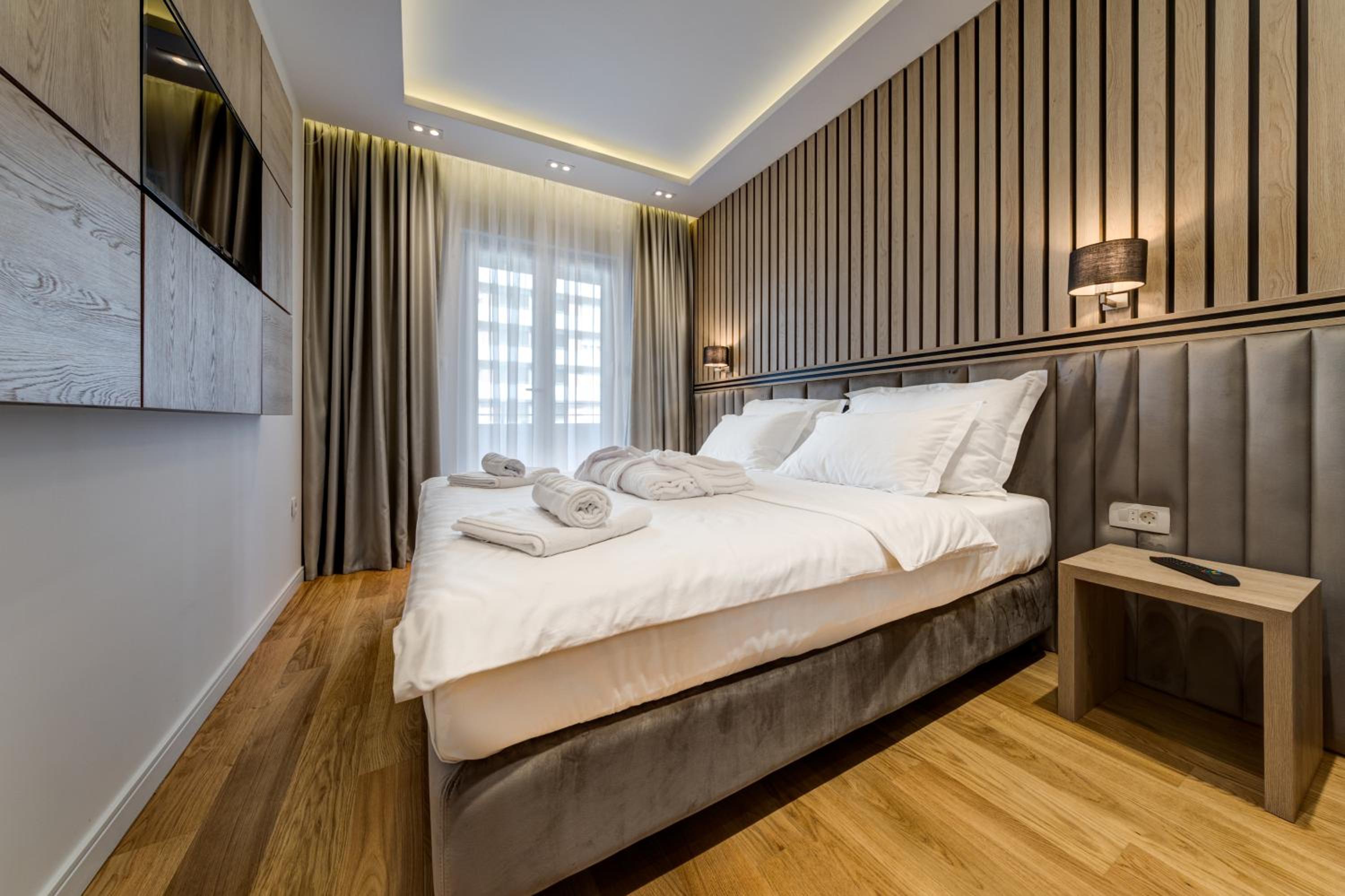 Queen Suite with Spa Bath