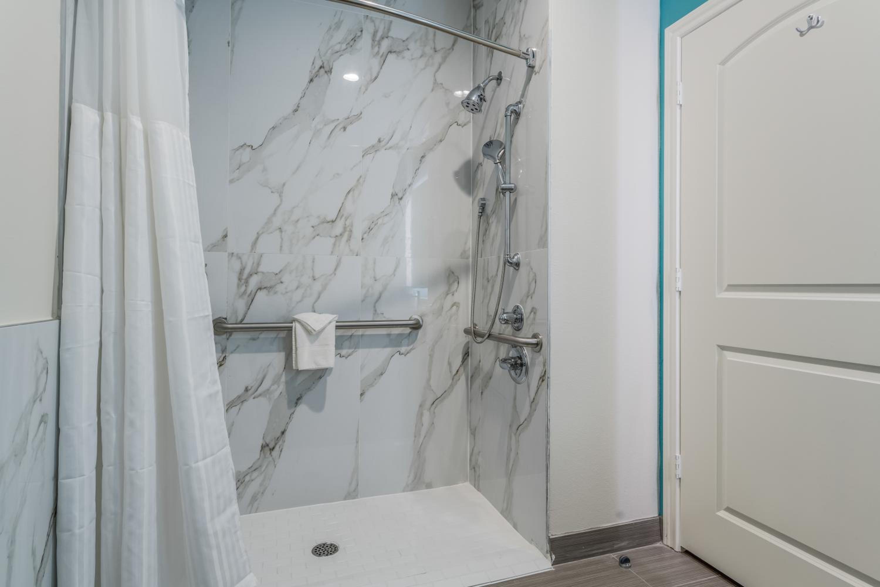 King Suite - Photo 2