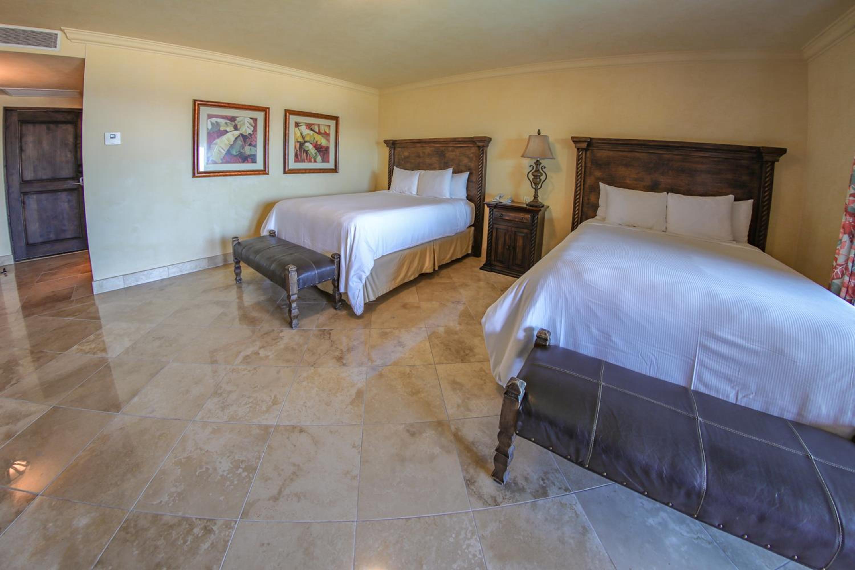 Luxury Suite with Ocean View - Photo 35