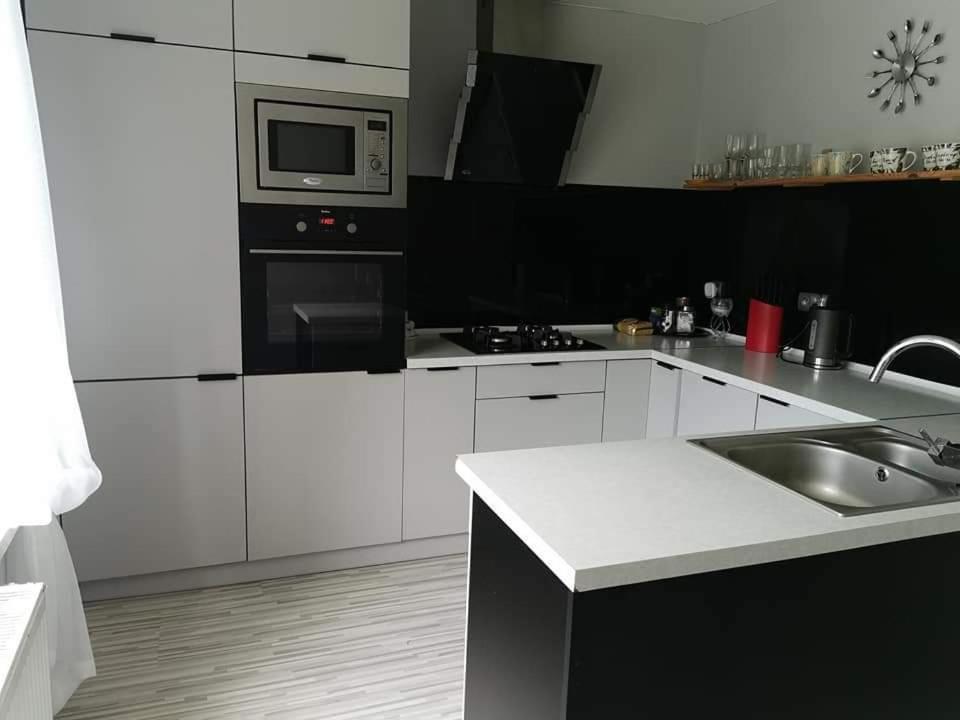 Apartment with Balcony - Photo 5