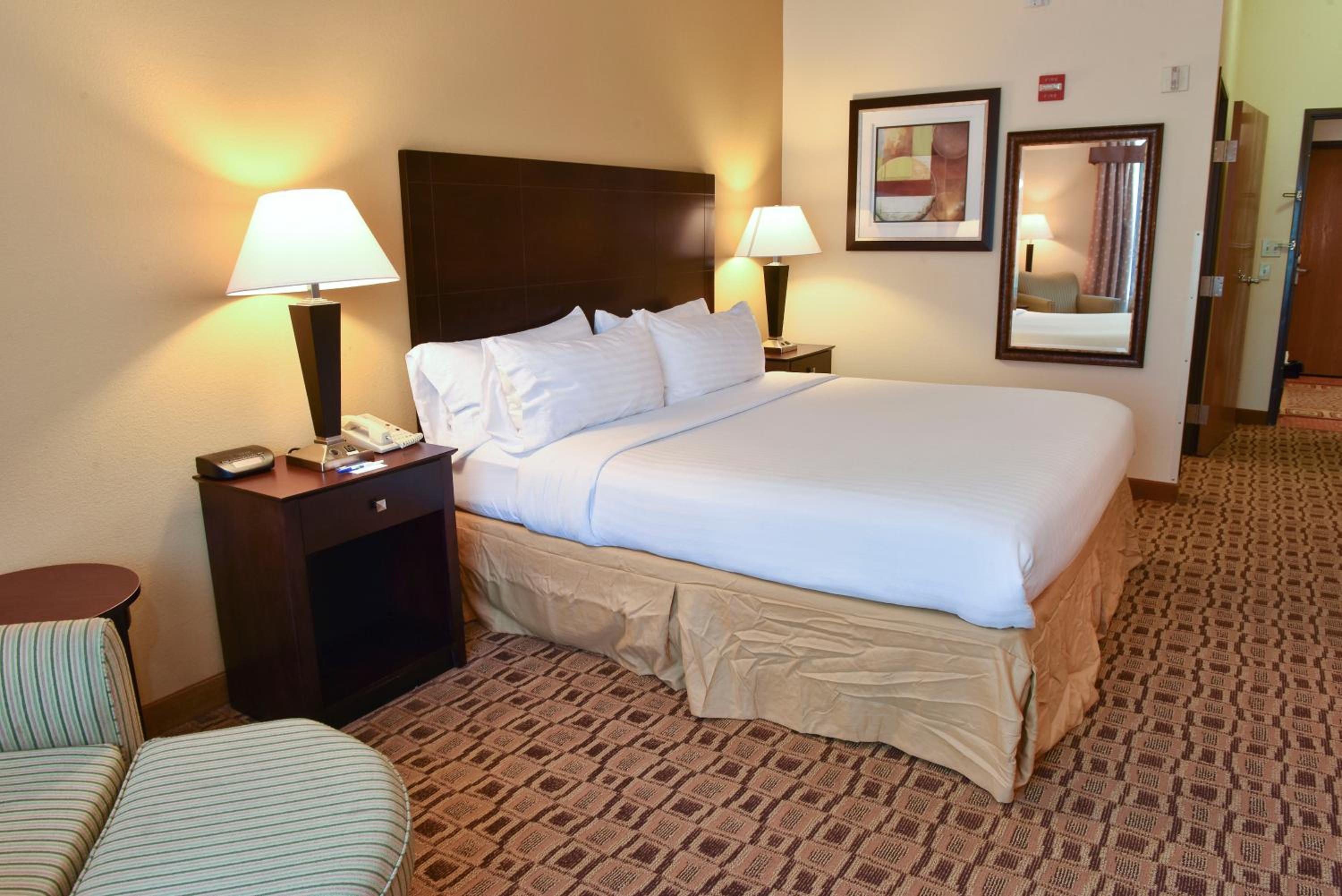 Standard King Room - Photo 1