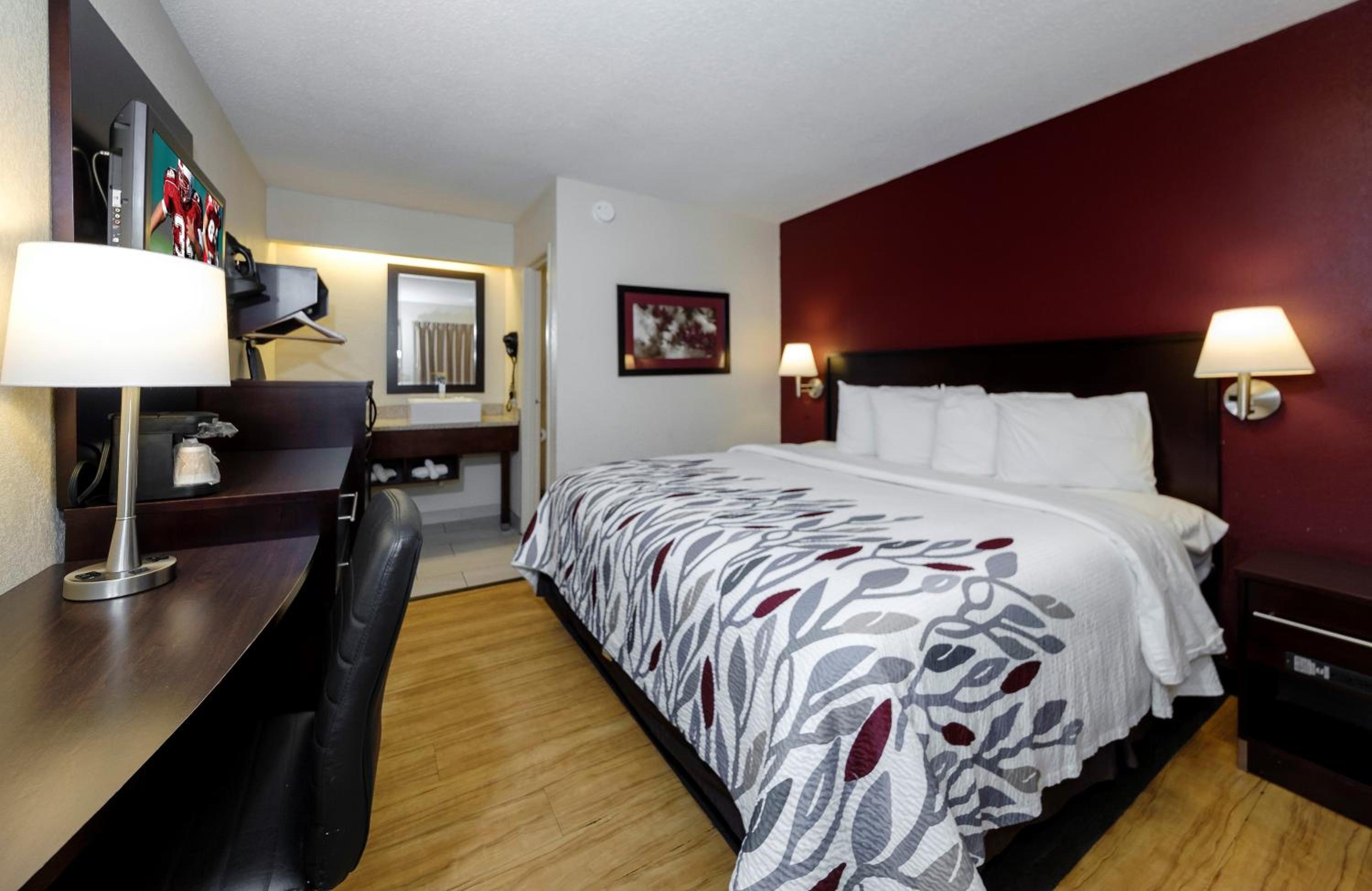 Deluxe King Room Smoke Free - Photo 1